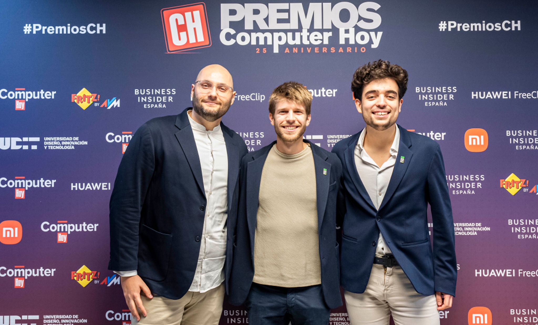 De izquierda a derecha: Manu Contreras, redactor de Tecnología en Axel Springer, junto a Jorge Terreu, CEO de Maximiliana, y Pedro Malo, CTO de Maximiliana.