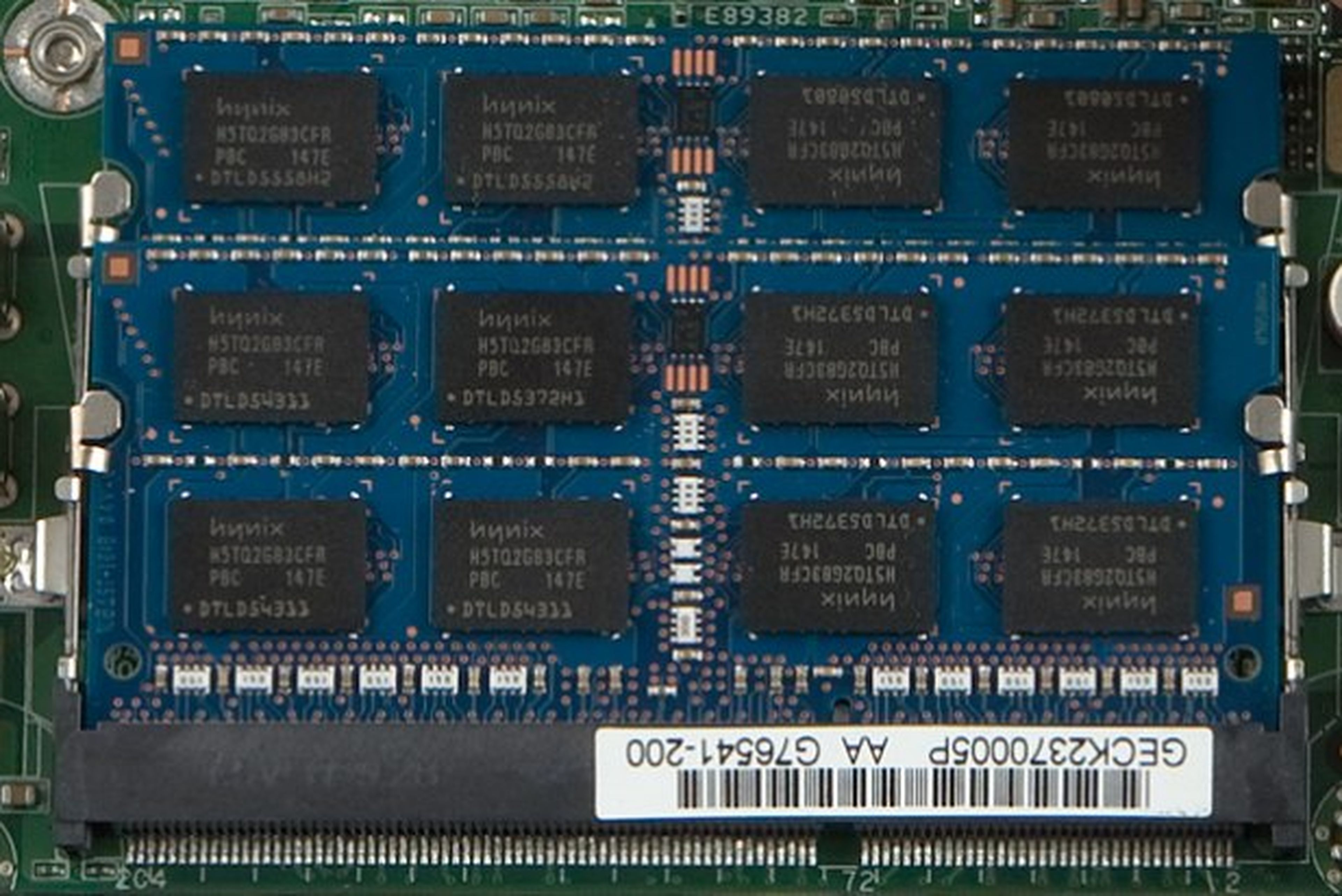 Instala el disco duro y la memoria en Intel NUC