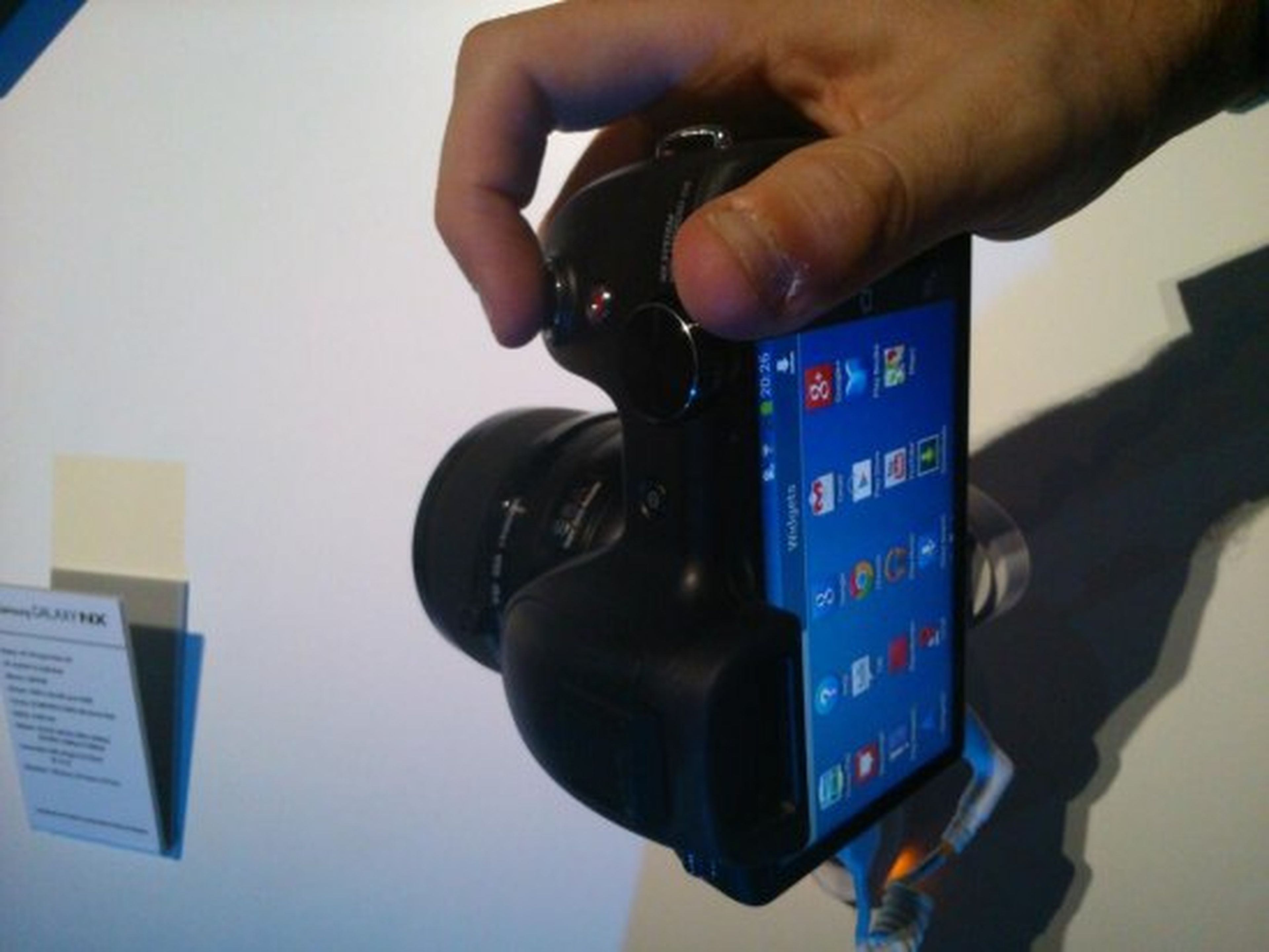 La cámara Galaxy NX, presentada en Samsung Premiere