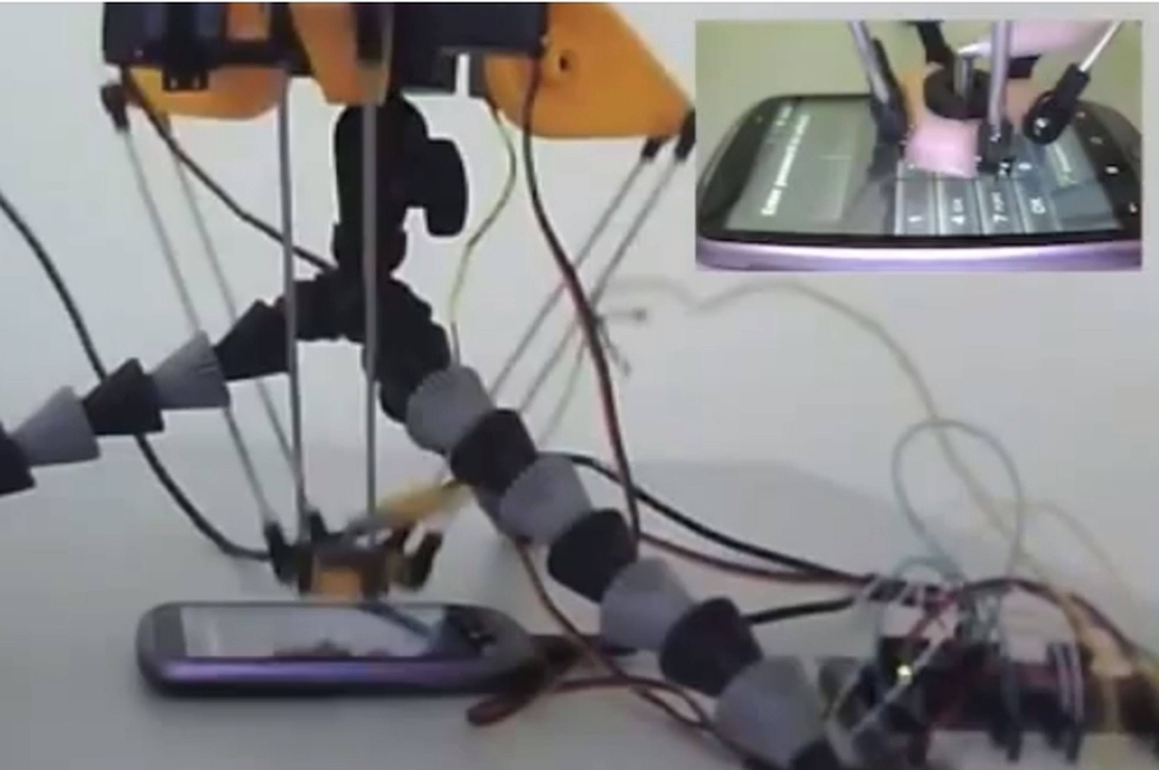 Robot que averigua el PIN de tu smartphone probando todas las combinaciones