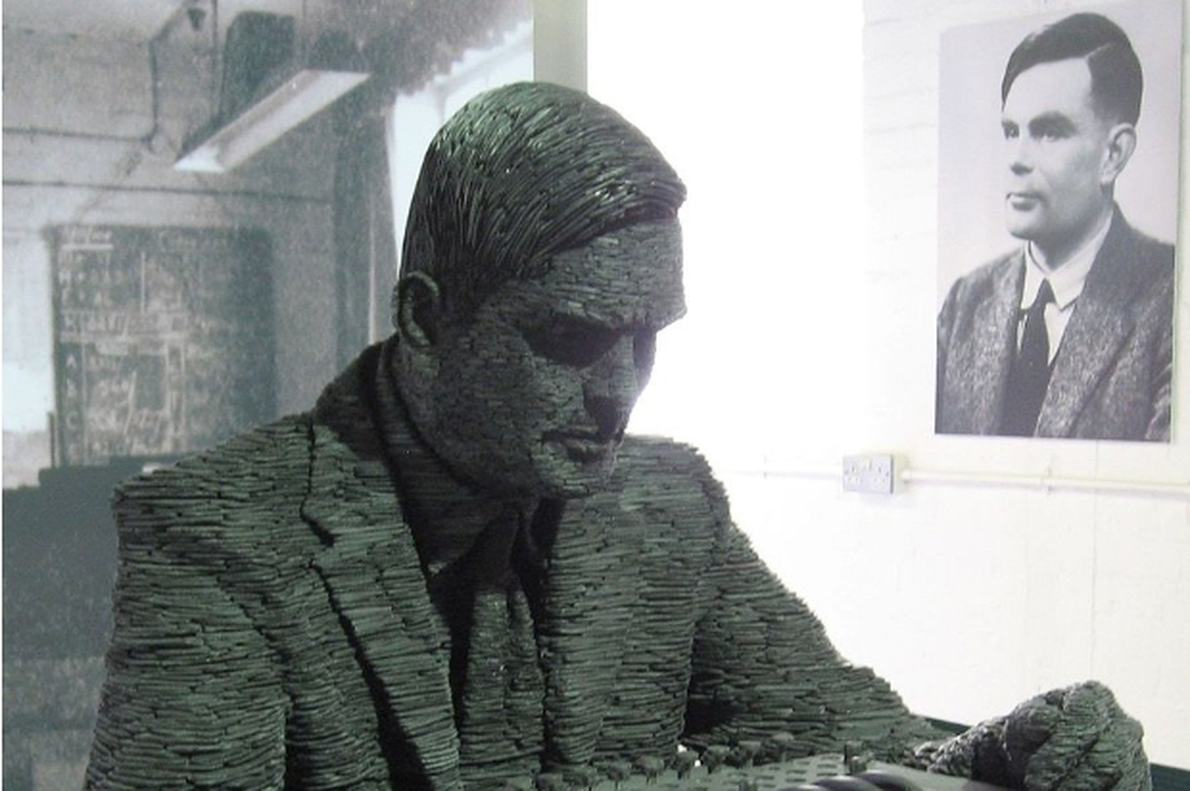 El gobierno británico se plantea ofrecer un perdón póstumo a Alan Turing, condenado por ser gay