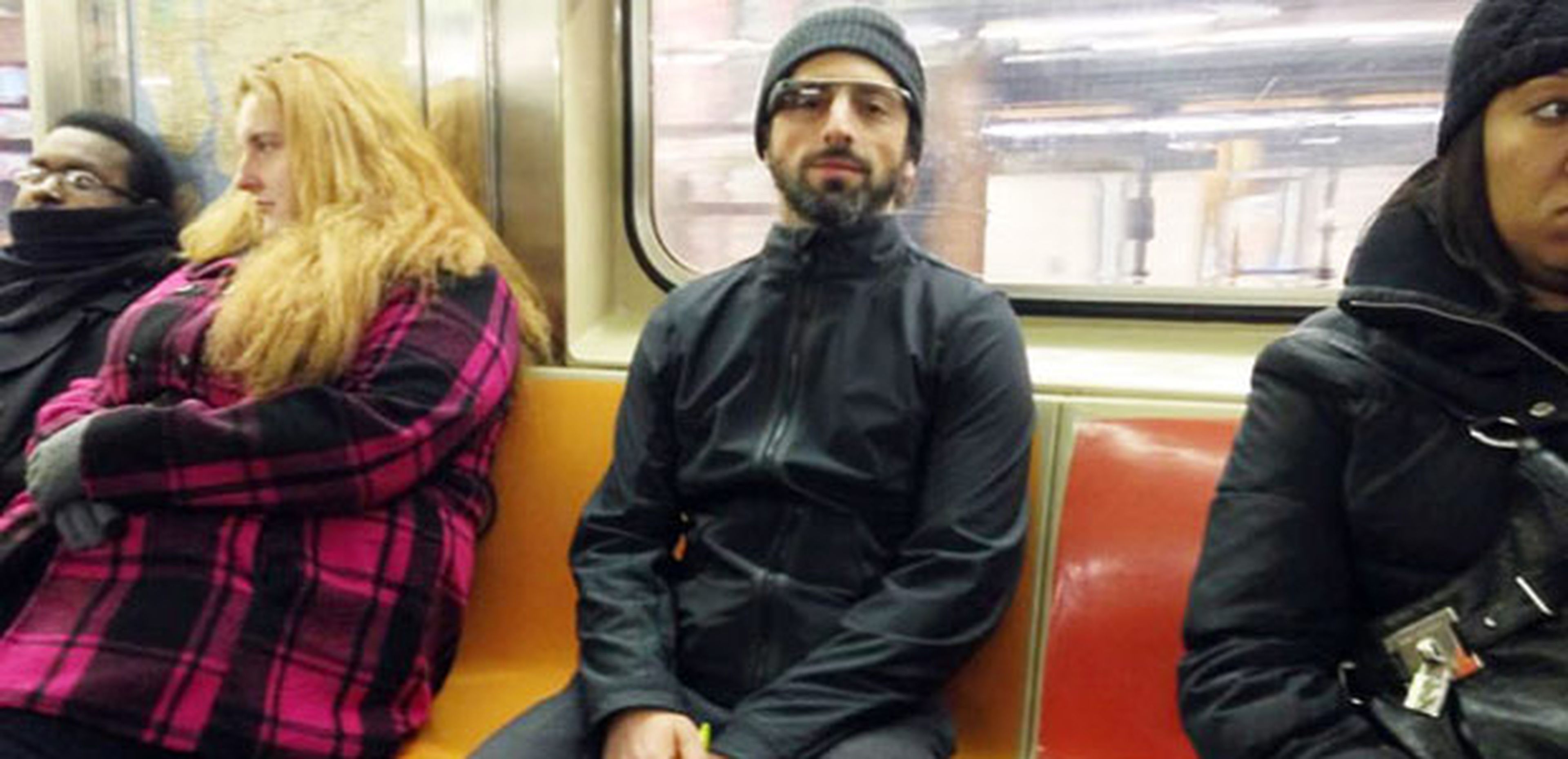 Sergei Brin Google Glass en el metro