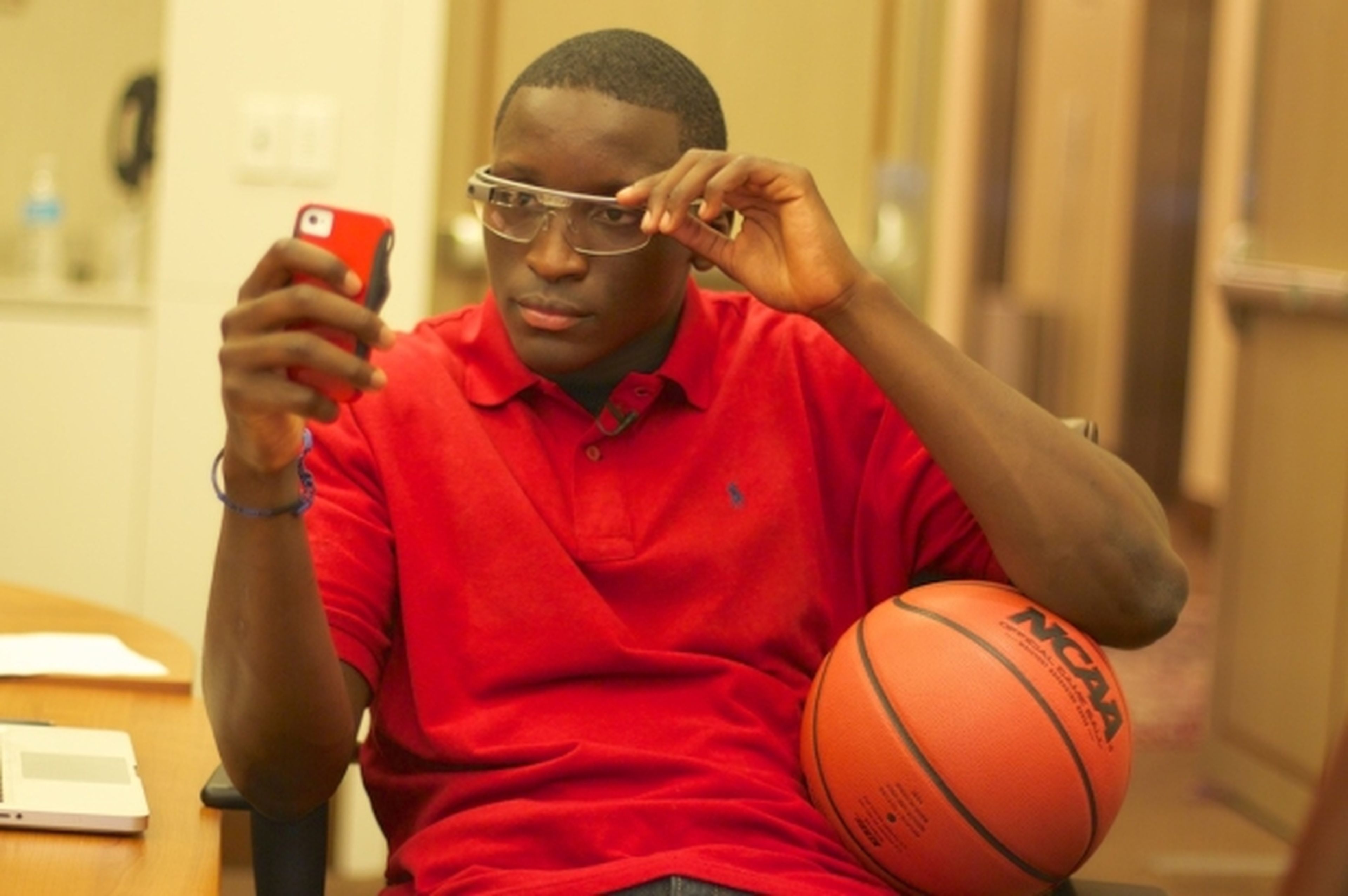 Árbitros y jugadores de la NBA debaten sobre el uso de Google Glass