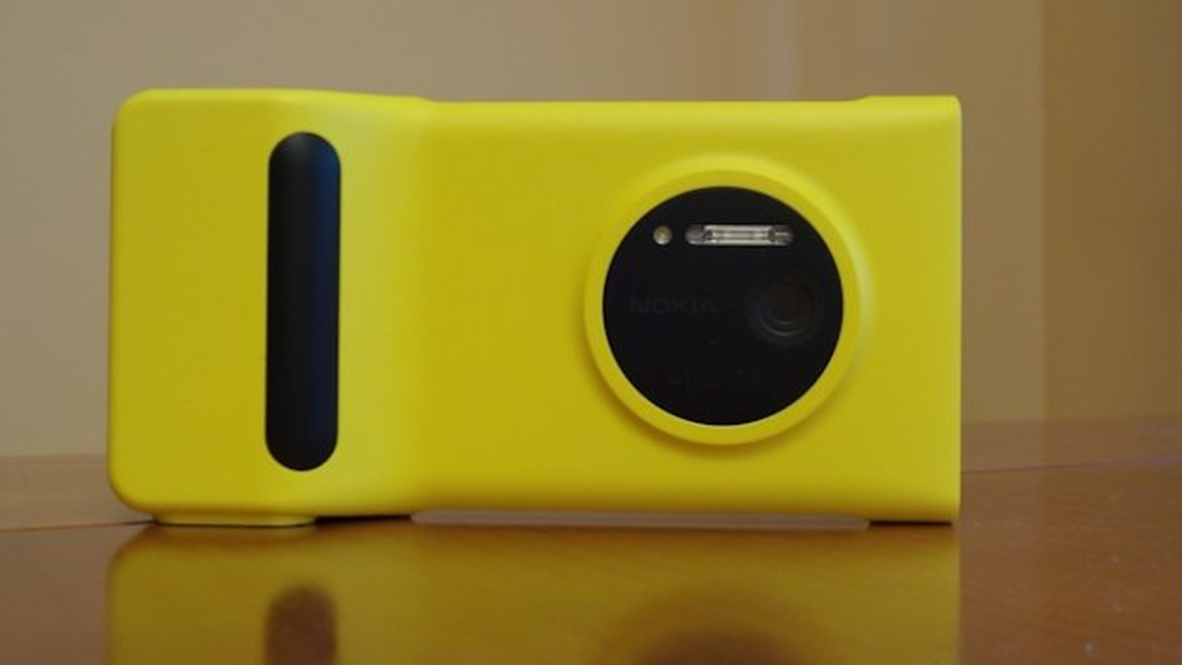 Nokia Lumia 1020. Camera Grip.