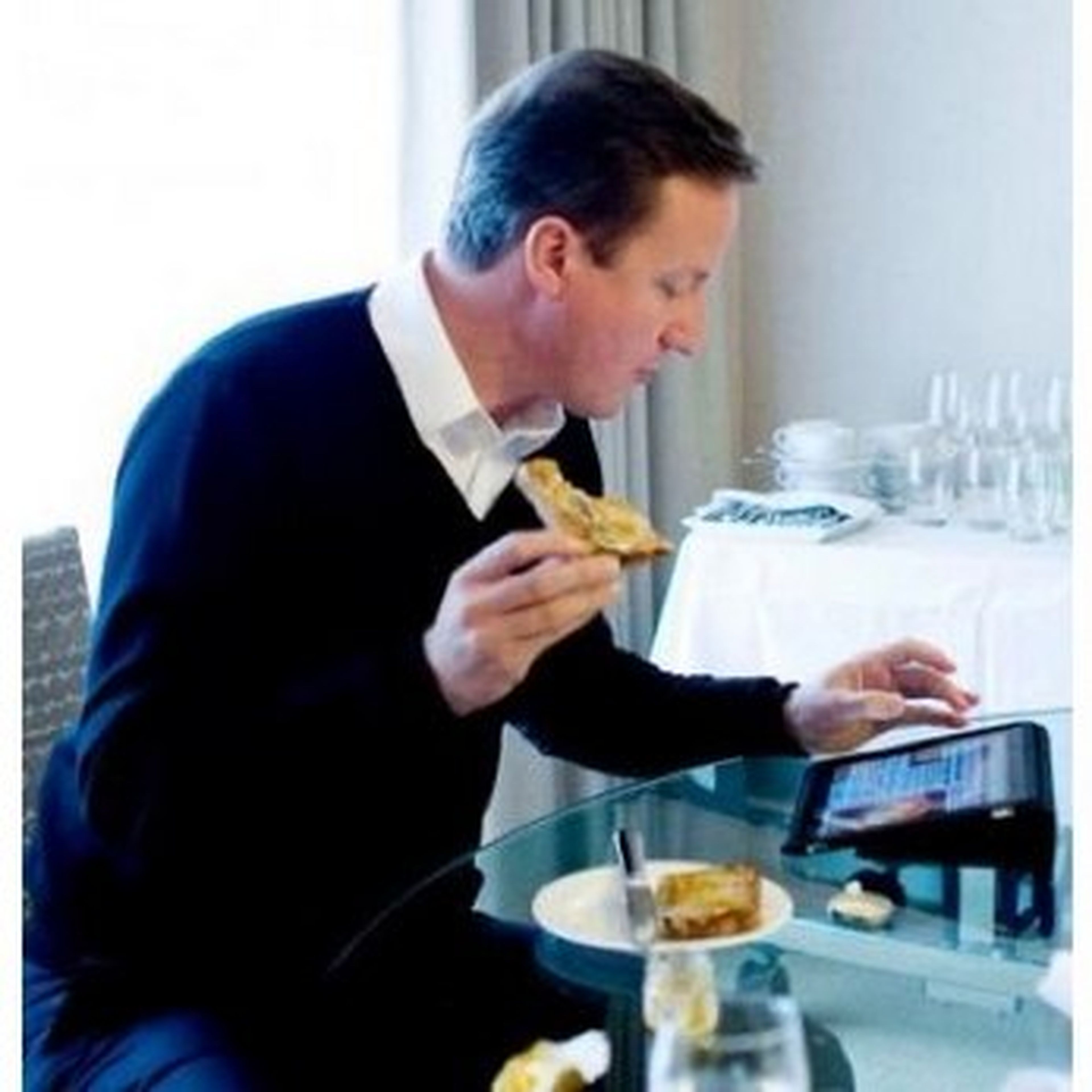 David Cameron con una tablet