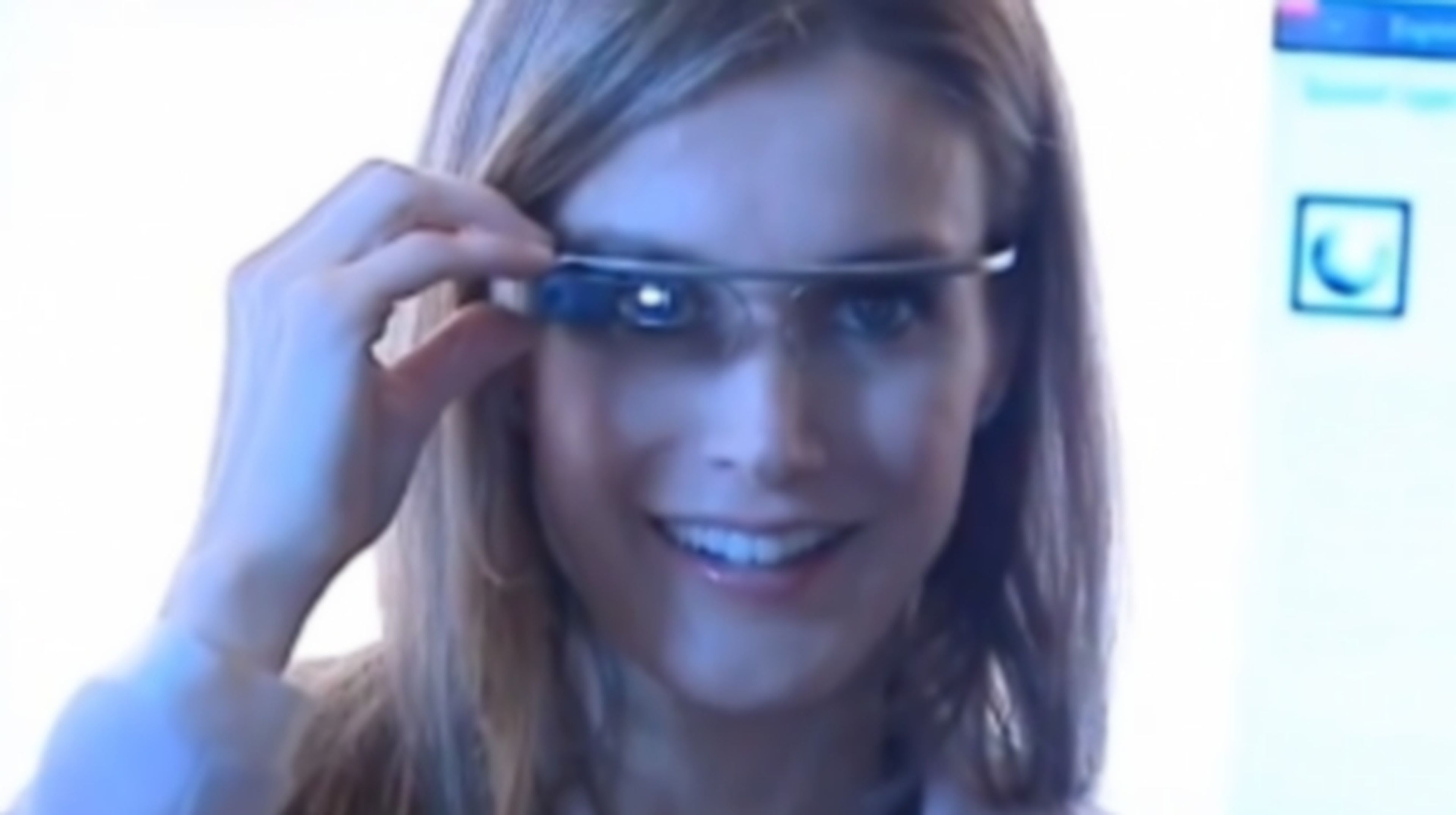 Los Príncipes de Asturias prueban las Google Glass