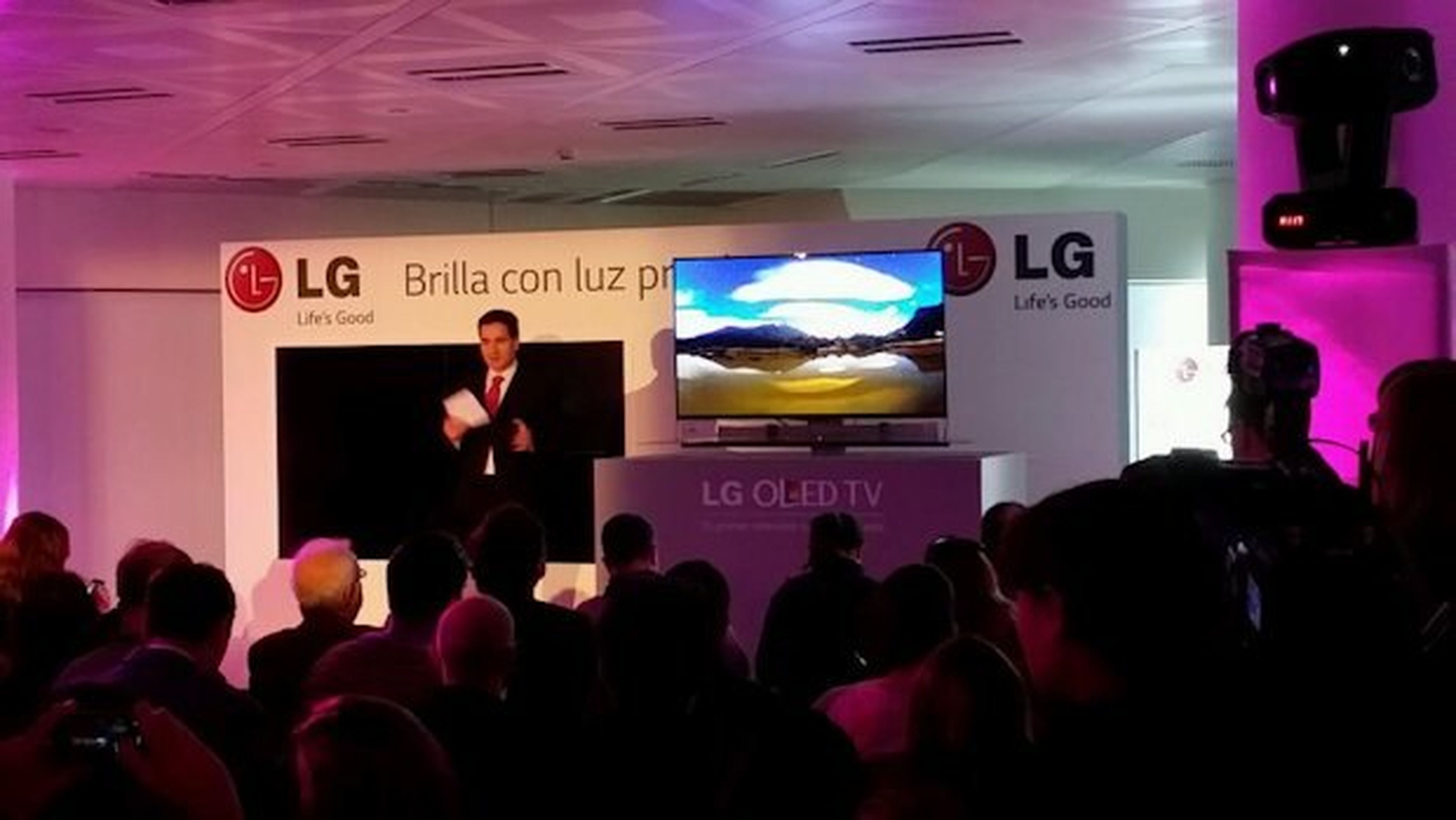 LG lanza en primicia en España un televisor OLED curvo