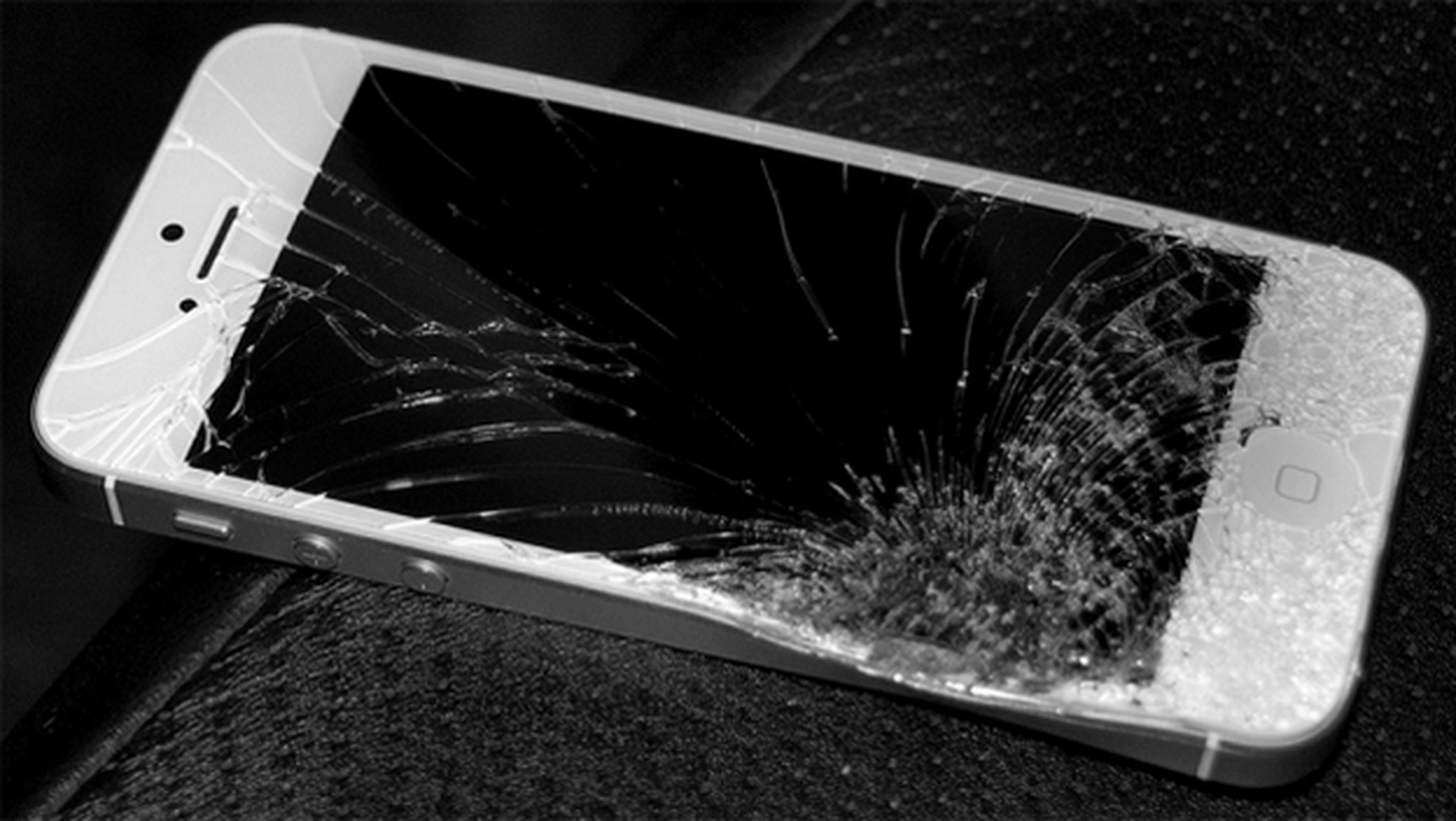 Así repara Apple un iPhone 5S roto