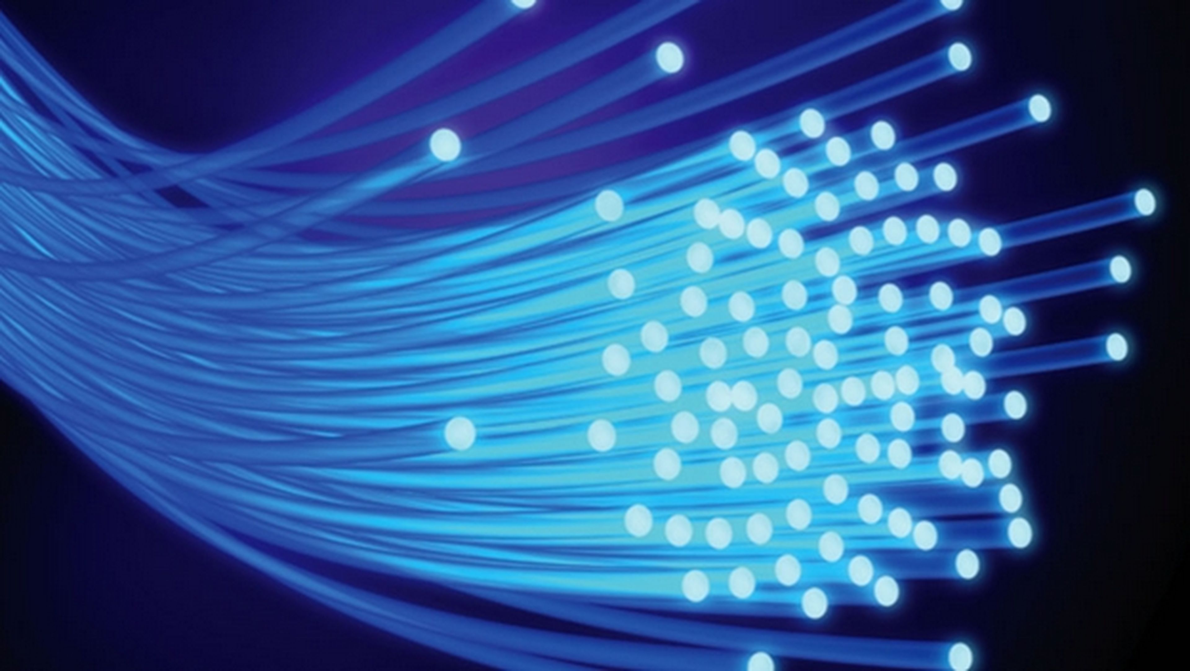 La fibra óptica ha aumentado la cobertura y bajado las tarifas. ¿Merece la pena abandonar el ADSL para pasarse a la fibra?