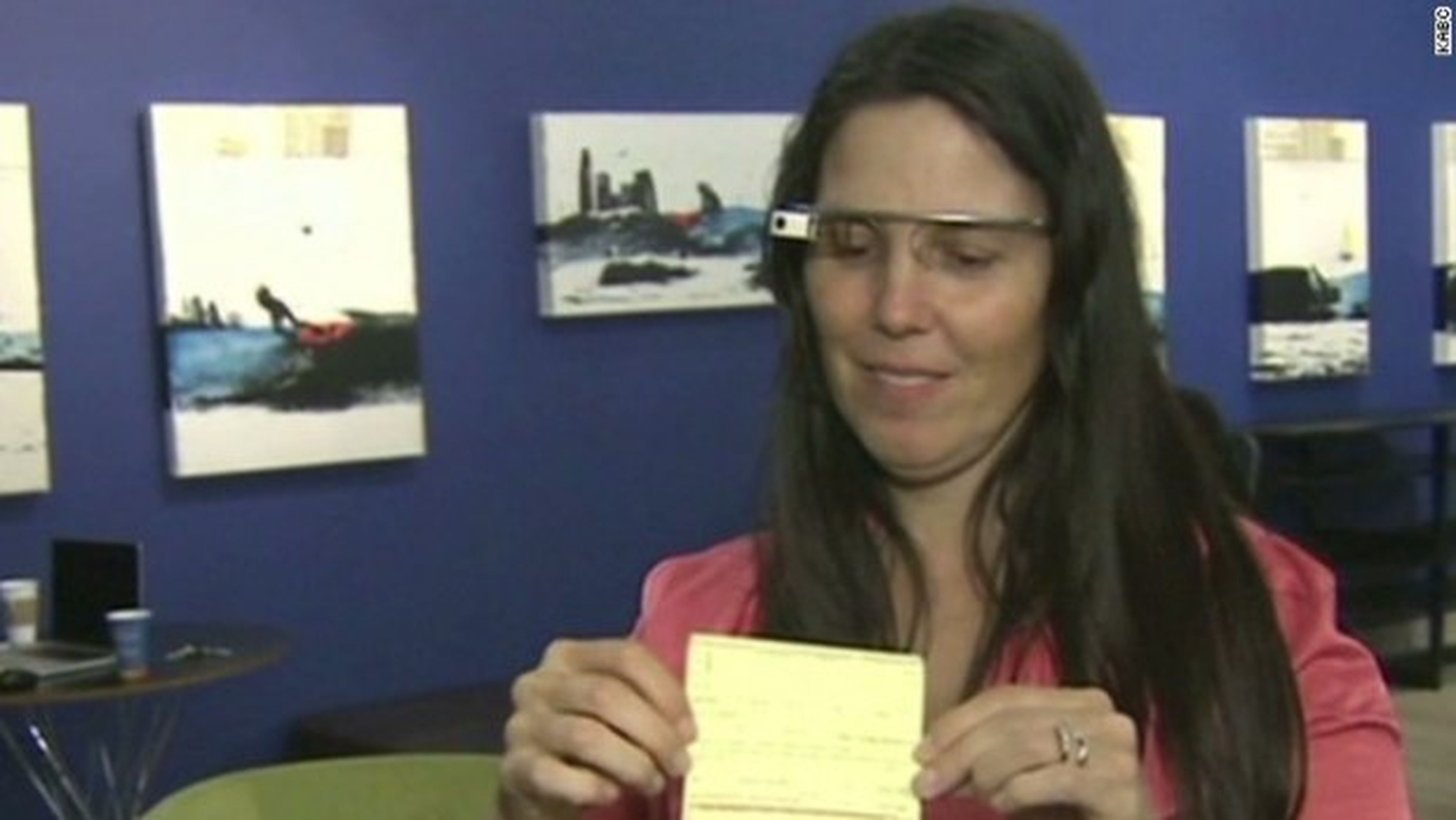 Absuelta la mujer multada por conducir con las Google Glass