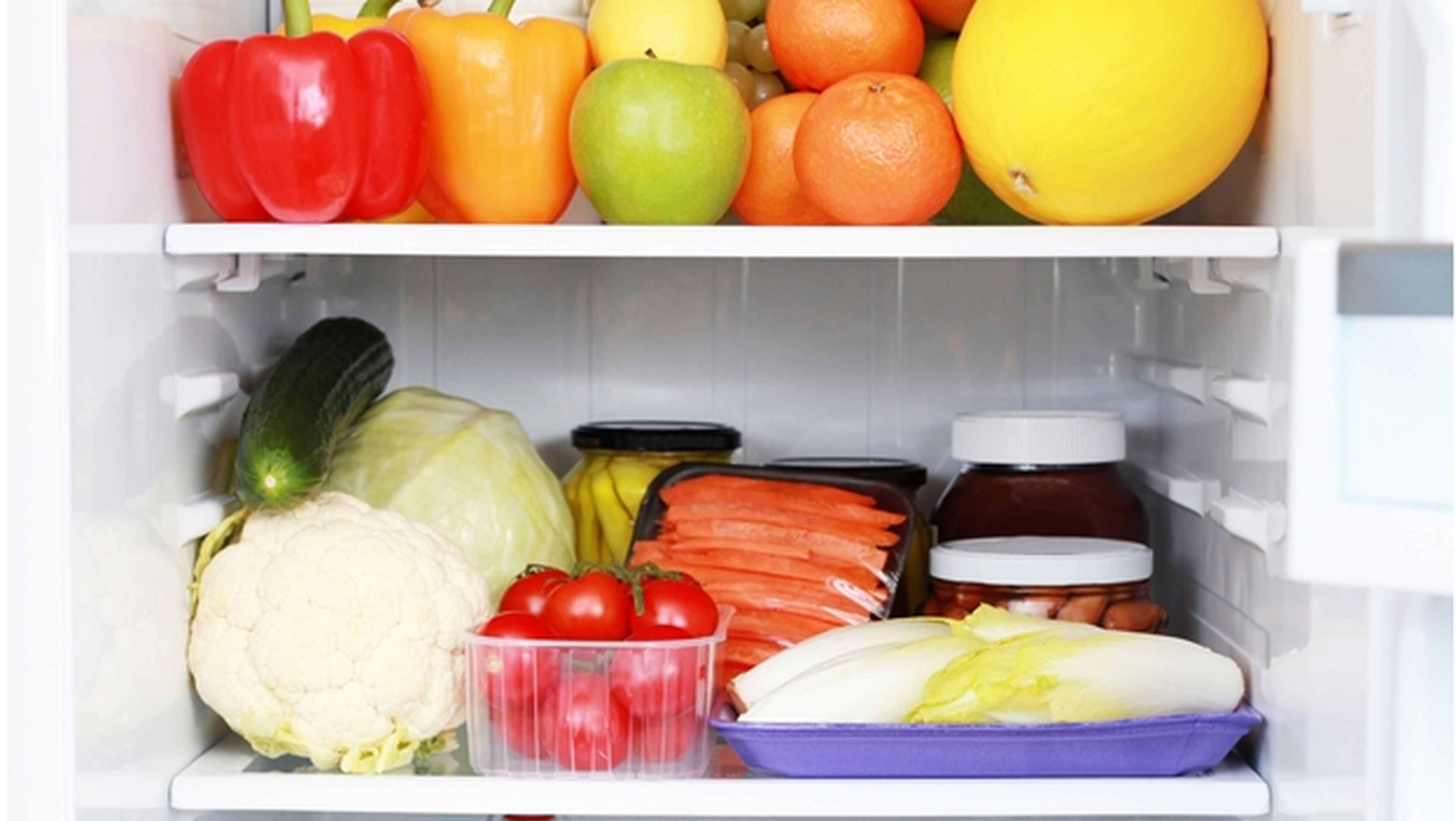 Cómo colocar los alimentos en la nevera para ahorrar energía y conservar mejor los alimentos