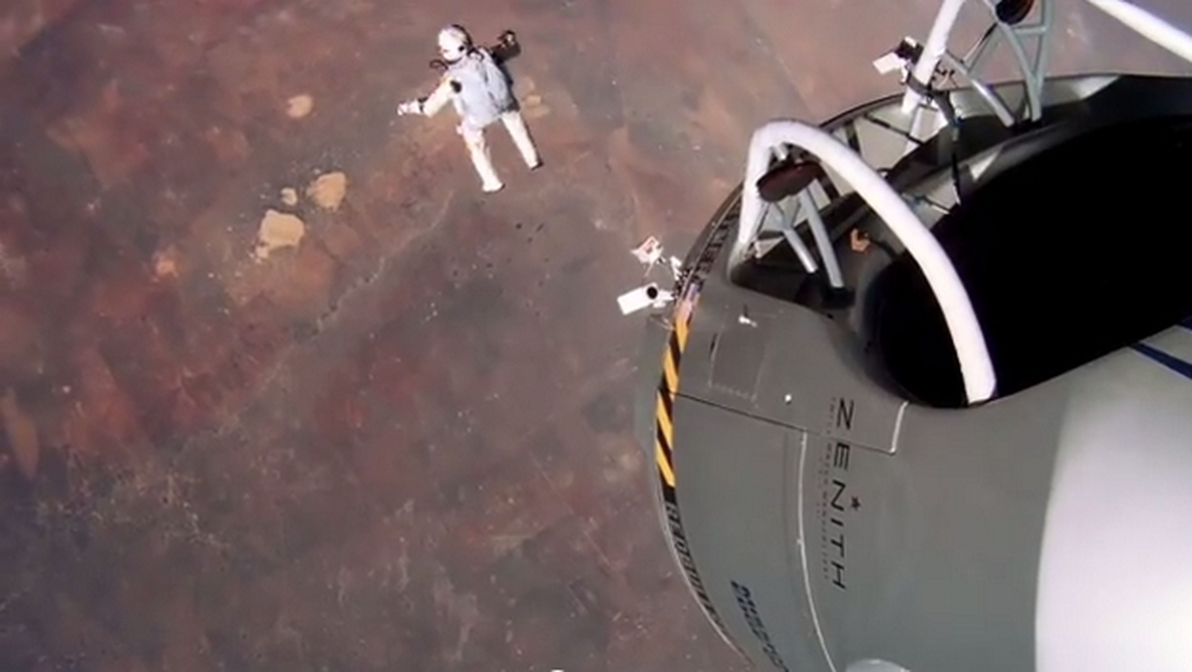 Nuevo vídeo del salto espacial Red Bull Stratos Felix Baumgartner con cámaras GoPro