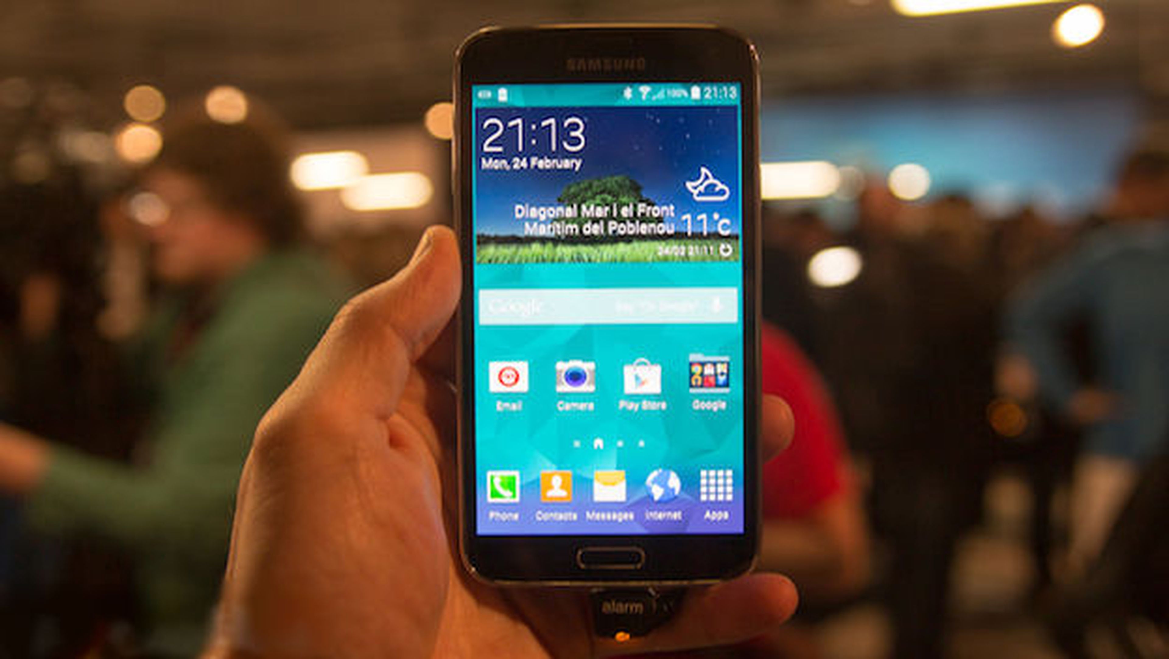 Galaxy S5 decepciona, competencia trolea a Samsung por Twitter