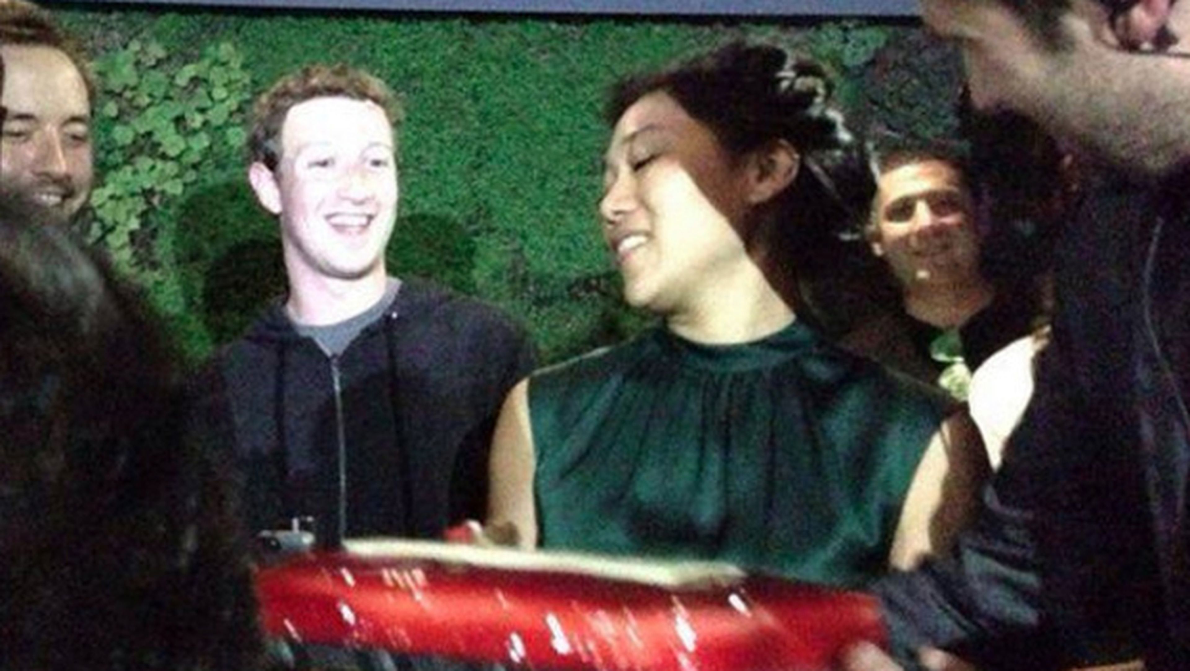 Mark Zuckerberg tuvo tiempo en Barcelona para irse de fiesta