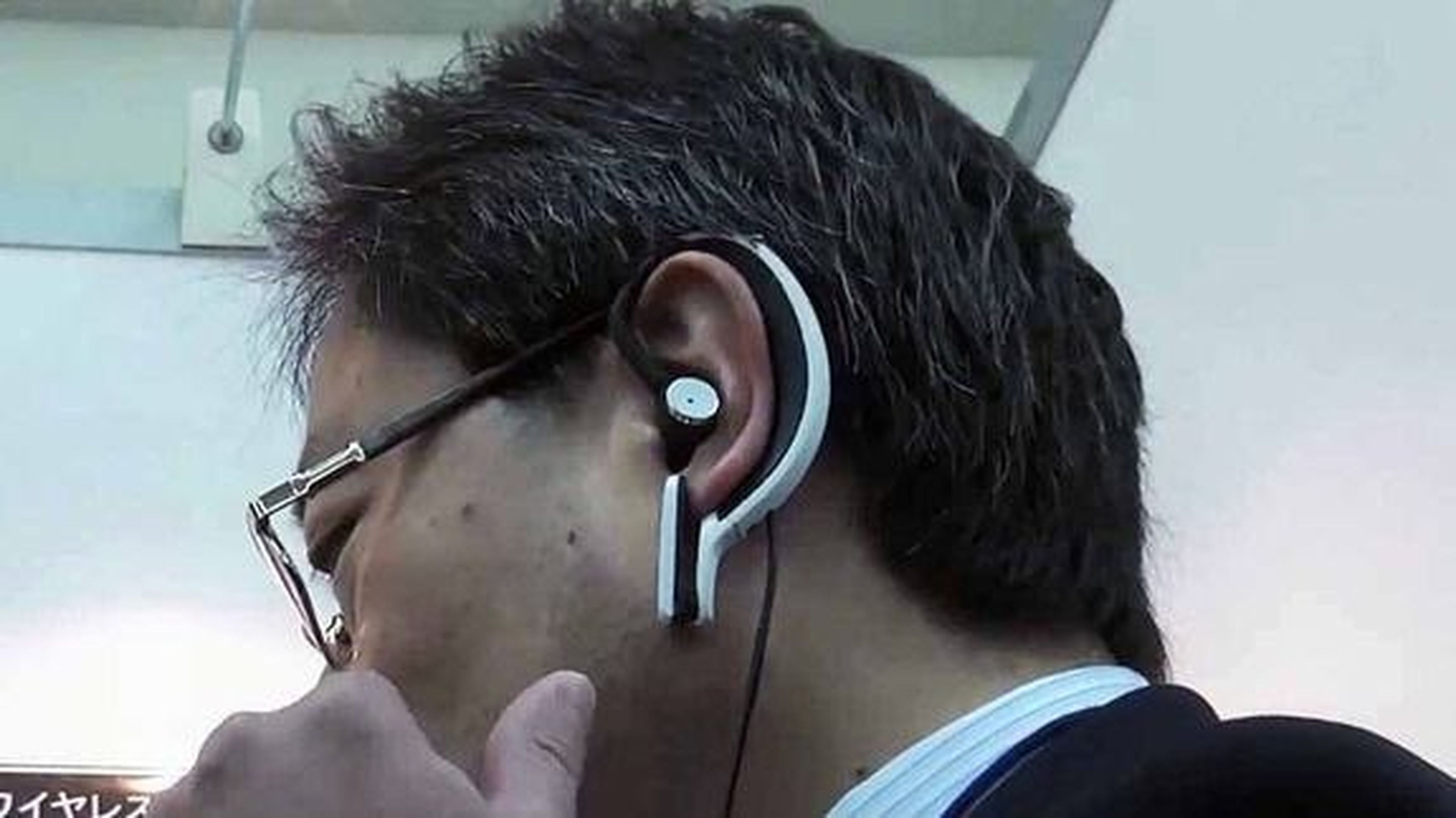 Taniguchi muestra prototipo Ear Switch