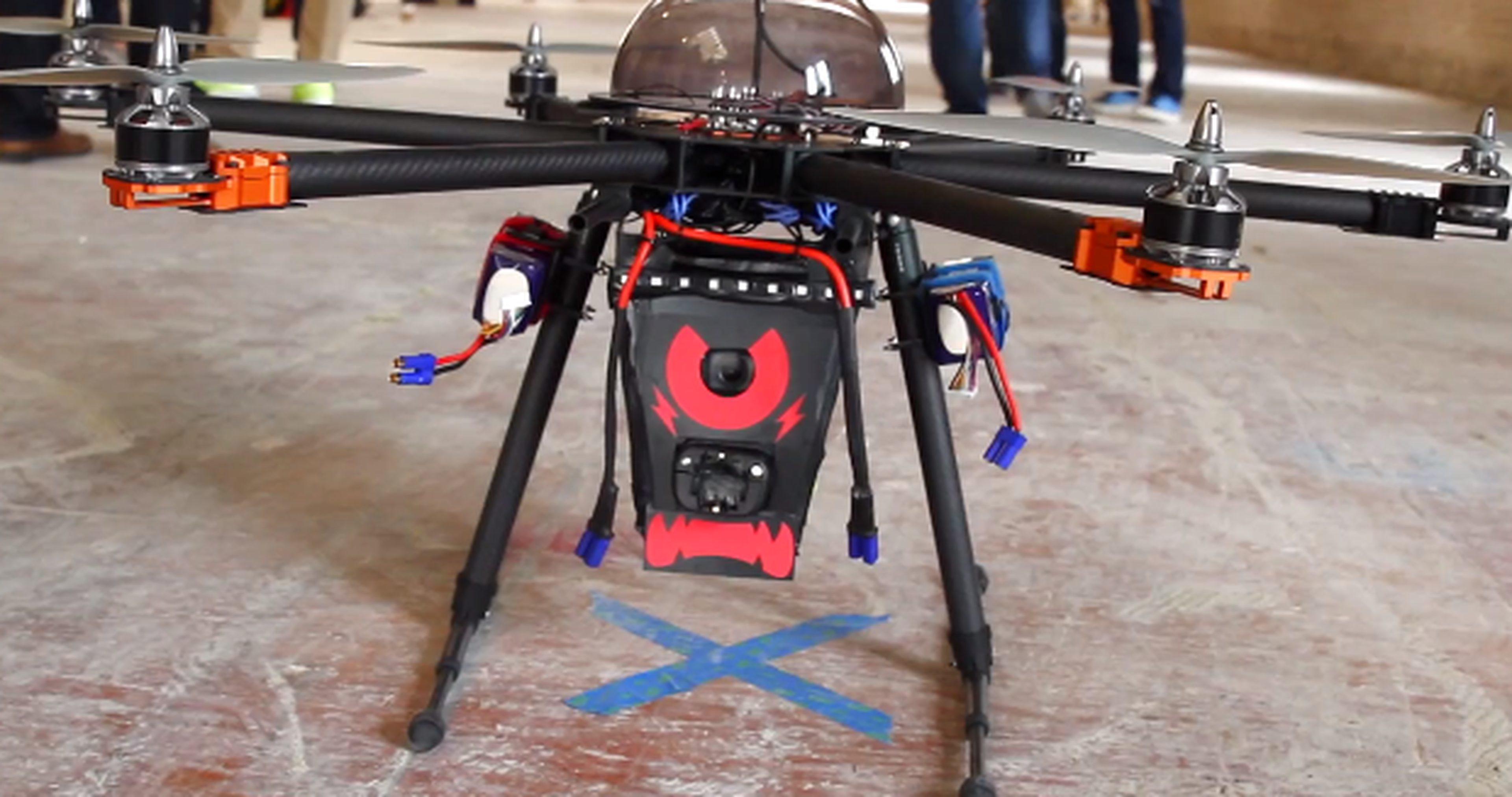 Desarrollan un drone volador con Taser de 80.000 voltios