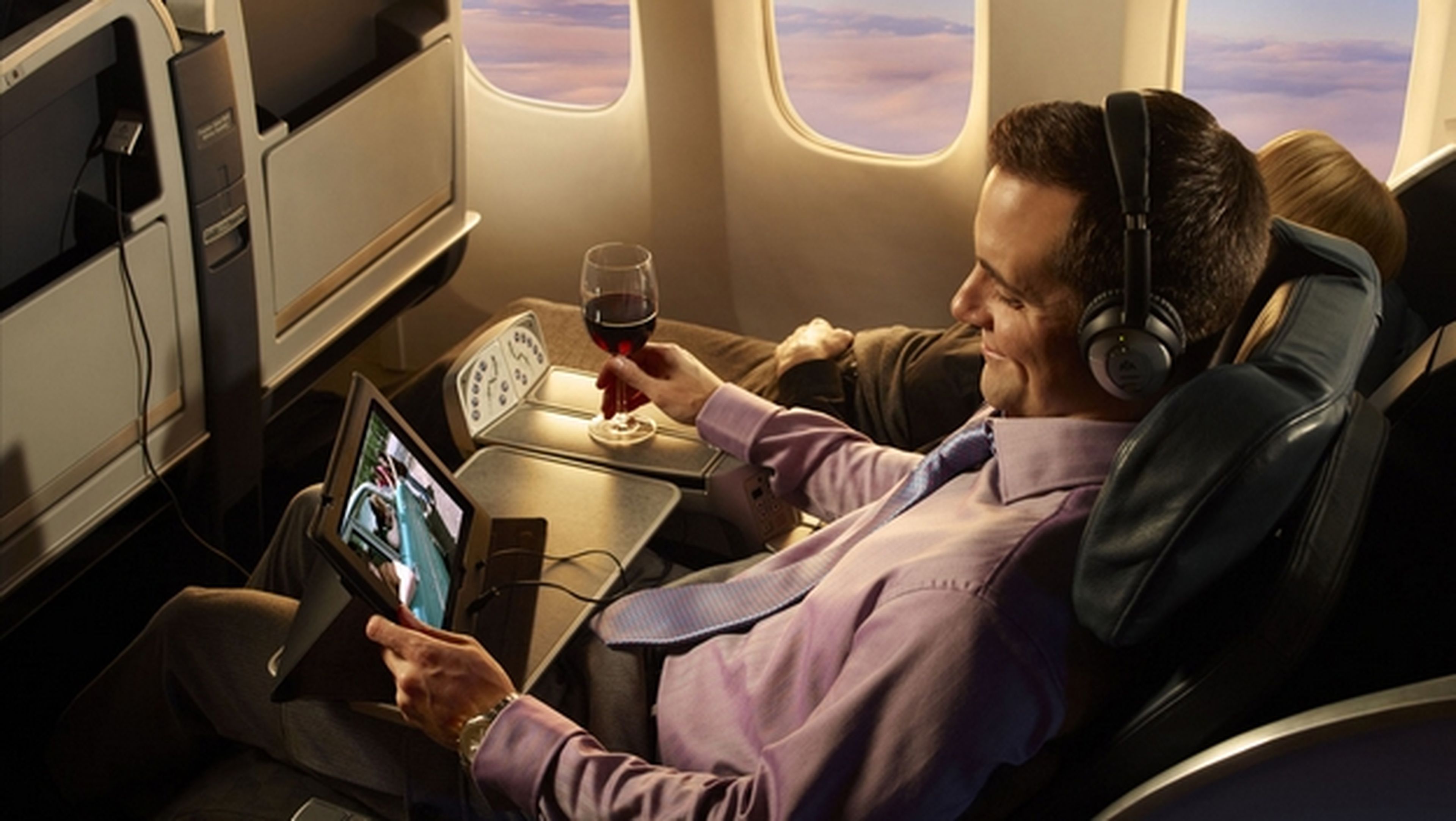 Iberia y Vueling ya permiten usar dispositivos electrónicos en todas las fases del vuelo, incluyendo el despegue y el aterrizaje, en Modo Avión.