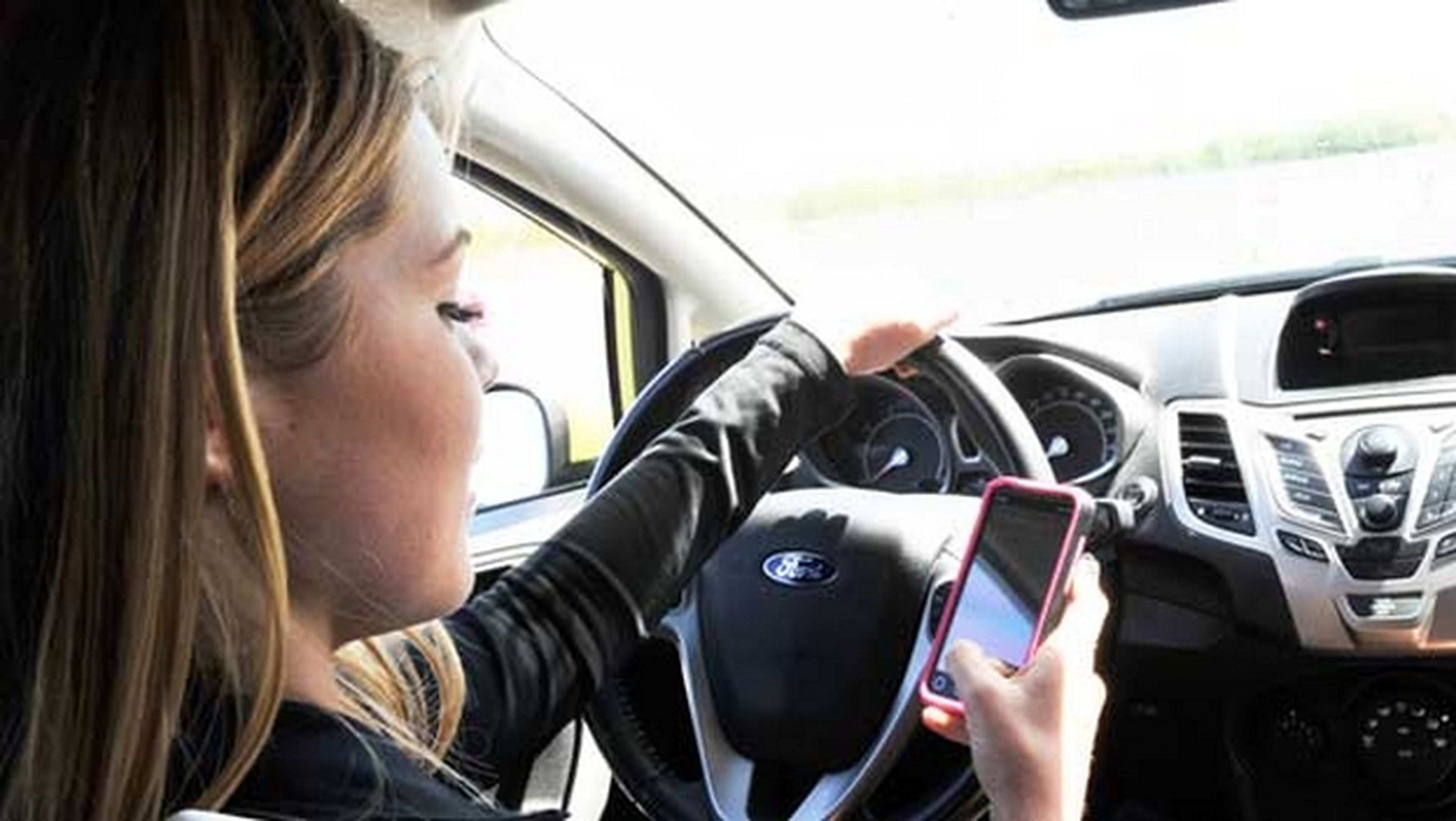 La última moda suicida: selfies al volante, mientras conduces