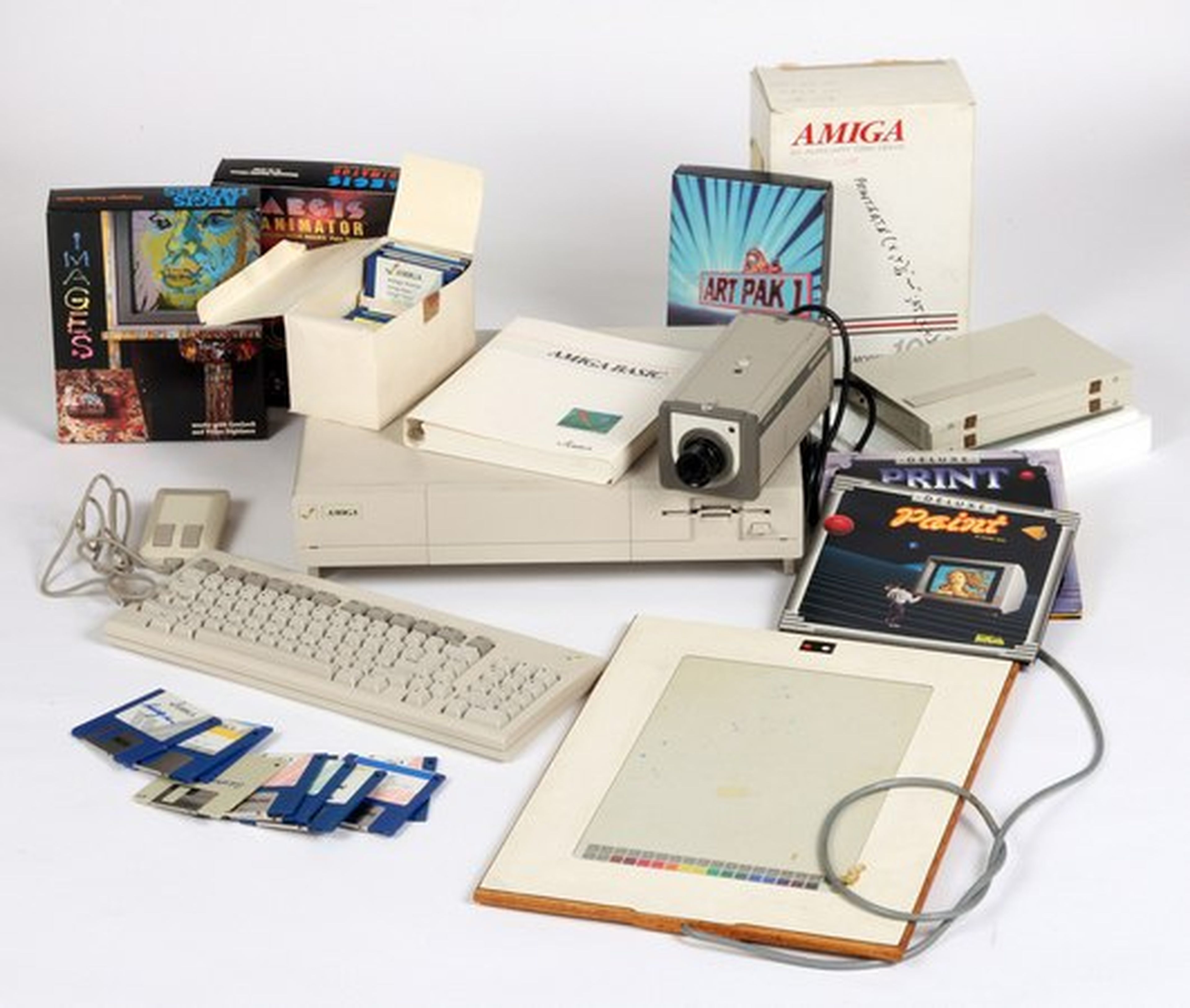 Encuentran diseños de Andy Warhol en ordenador Commodore Amiga 1000