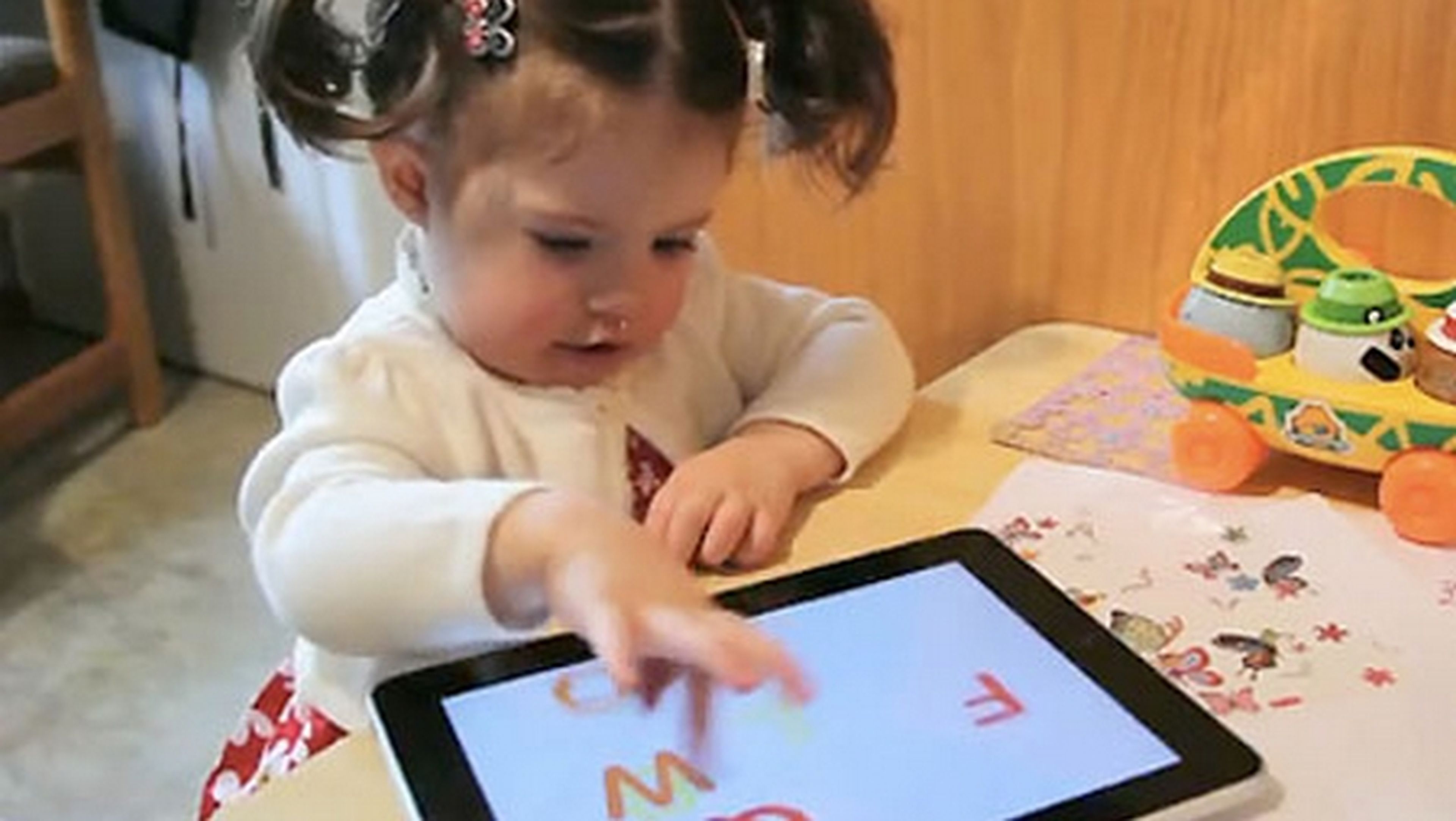 El uso de tablets y smartphones en niños menores de 3 años frena el aprendizaje del lenguaje