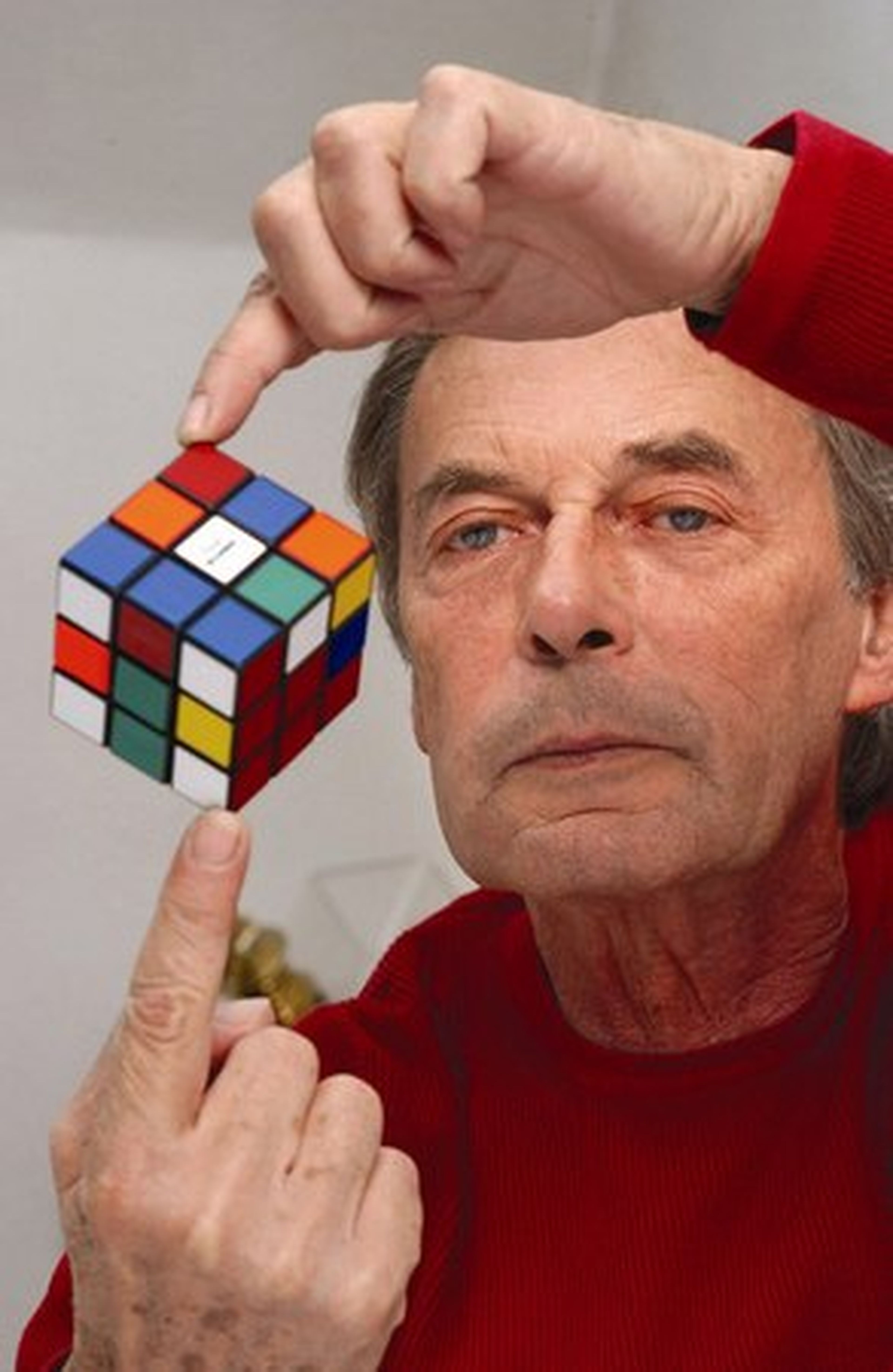 Рубиком фото. Эрнё рубик. Эрно рубик 1974. Венгерский профессор рубик. Кубик Эрно рубик.