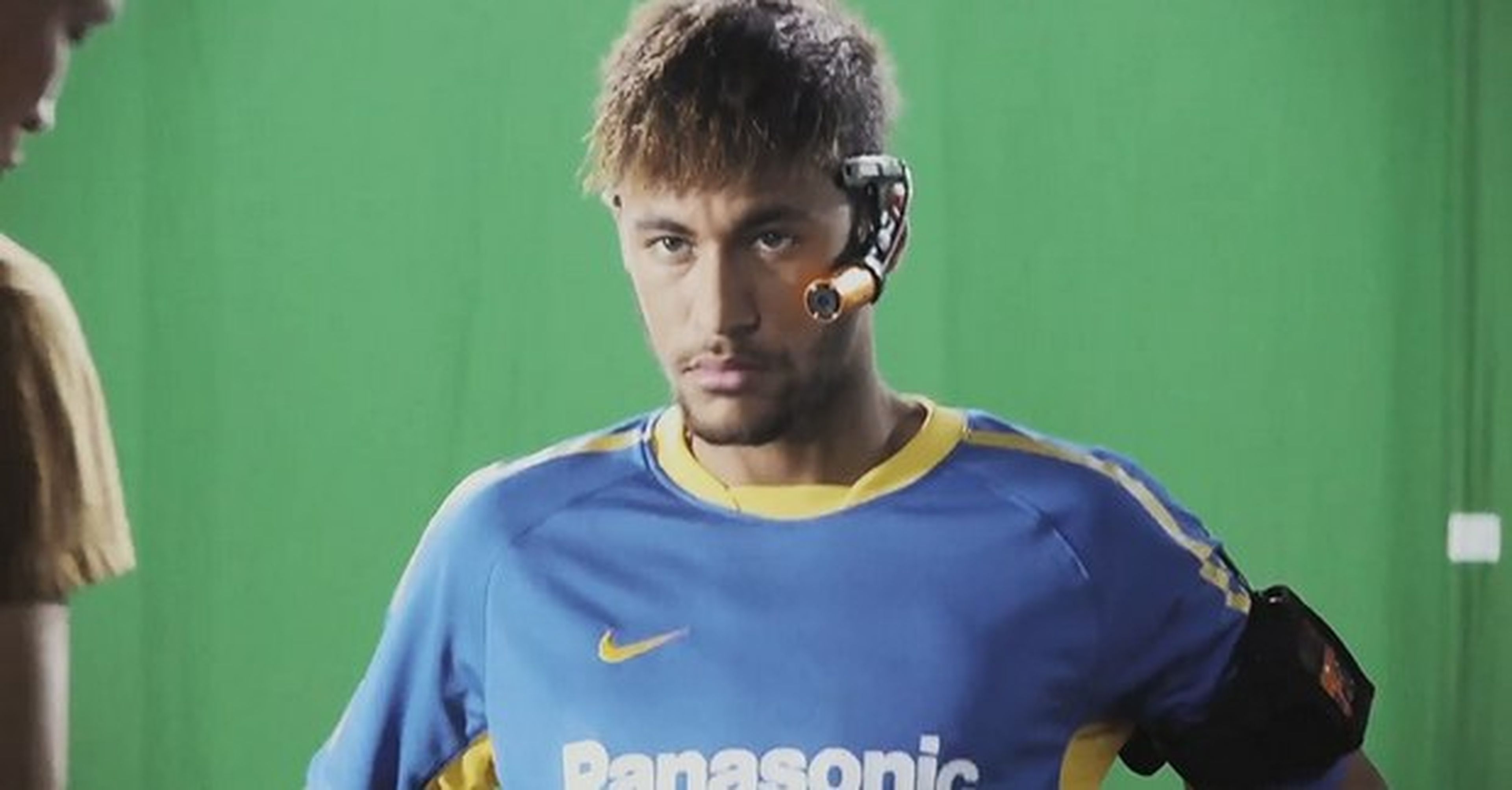 Neymar prueba videocámara 4K Panasonic HX-A500