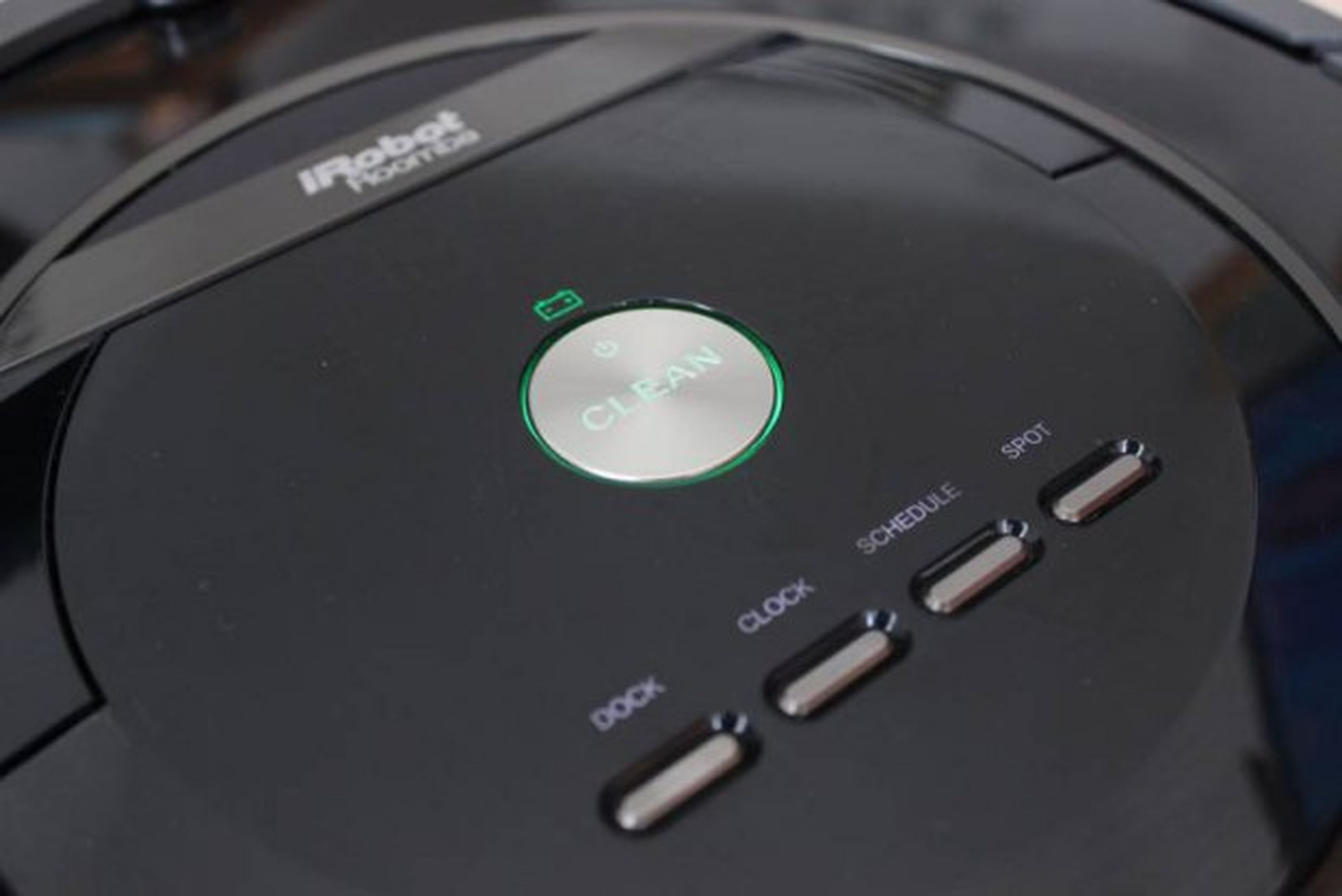Botón de activación del Roomba 880