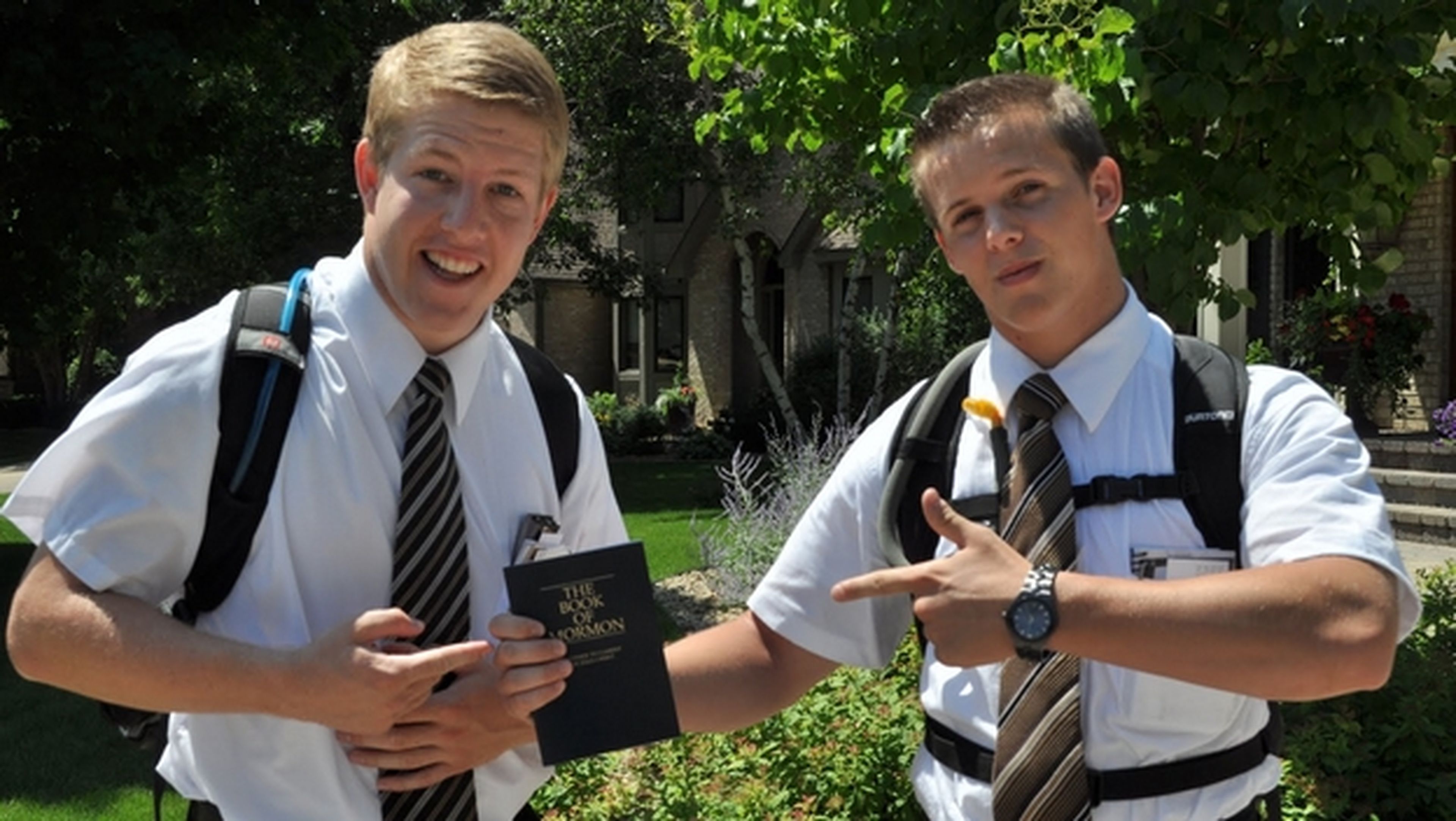 La Iglesia Mormona compra 32.000 iPads mini para repartir entre sus 86.000 misioneros, con apps de la Biblia, revistas digitales, y otros contenidos.