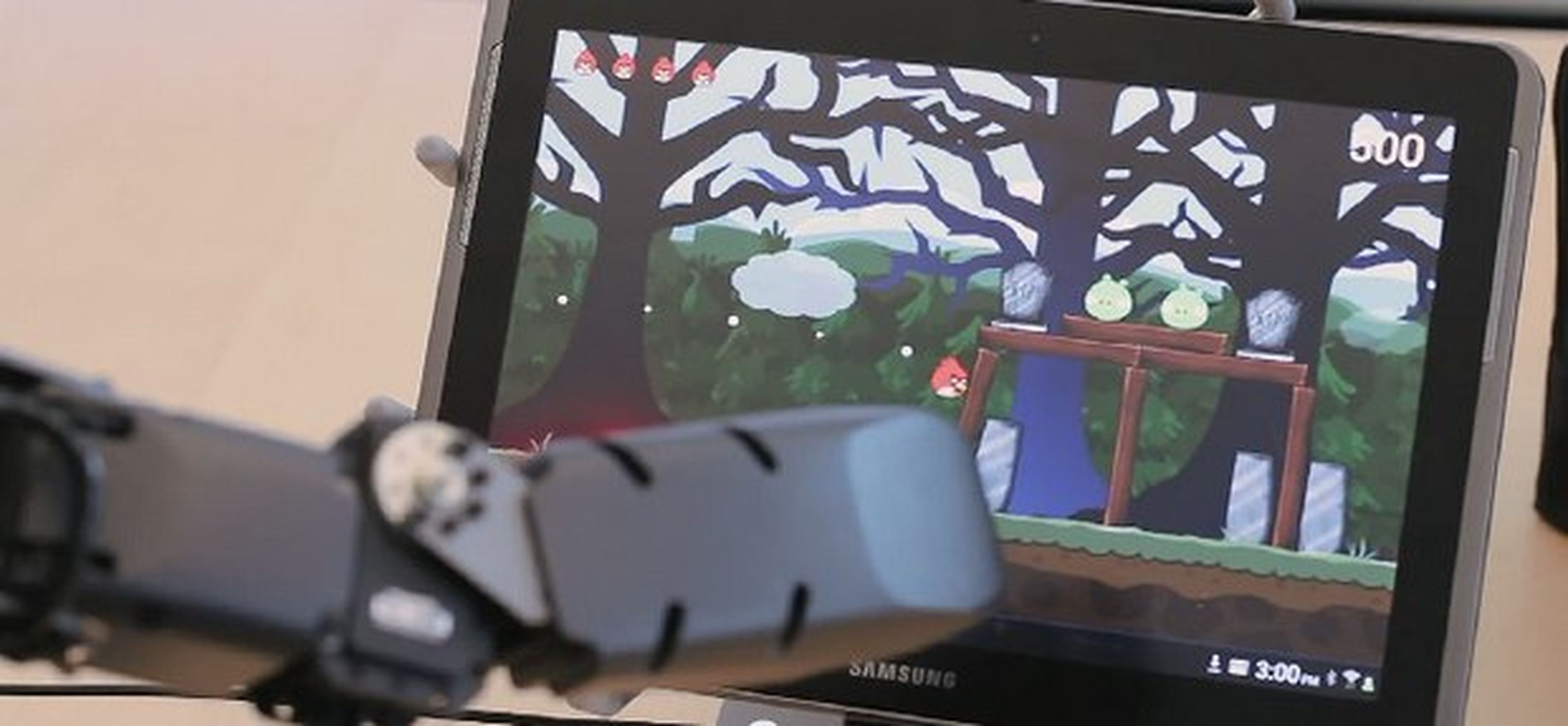 Robot que juega al Angry Birds ayuda a niños discapacitados