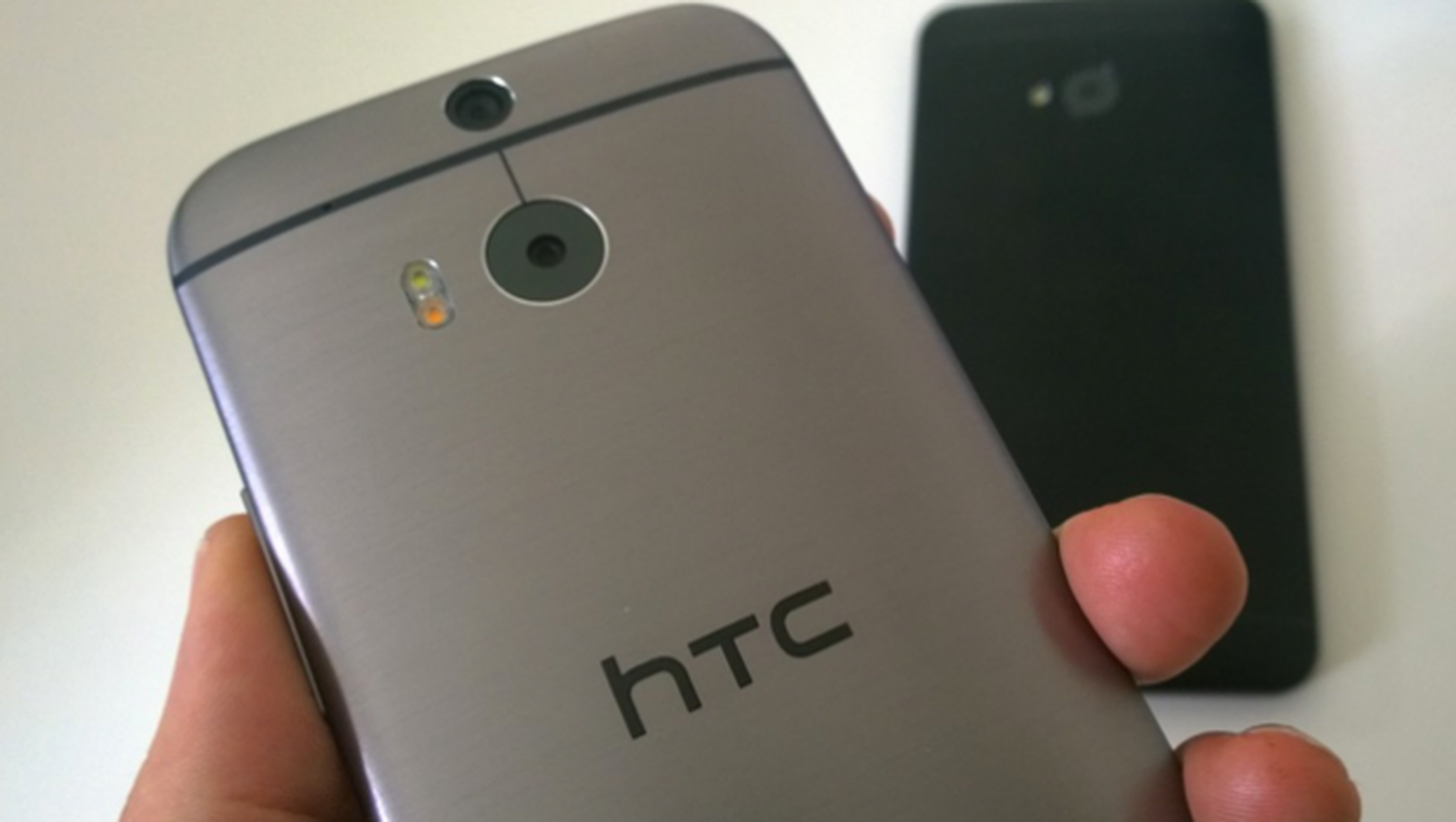 HTC M8 carcasa