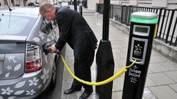 Ministros británicos usarán coches oficiales eléctricos