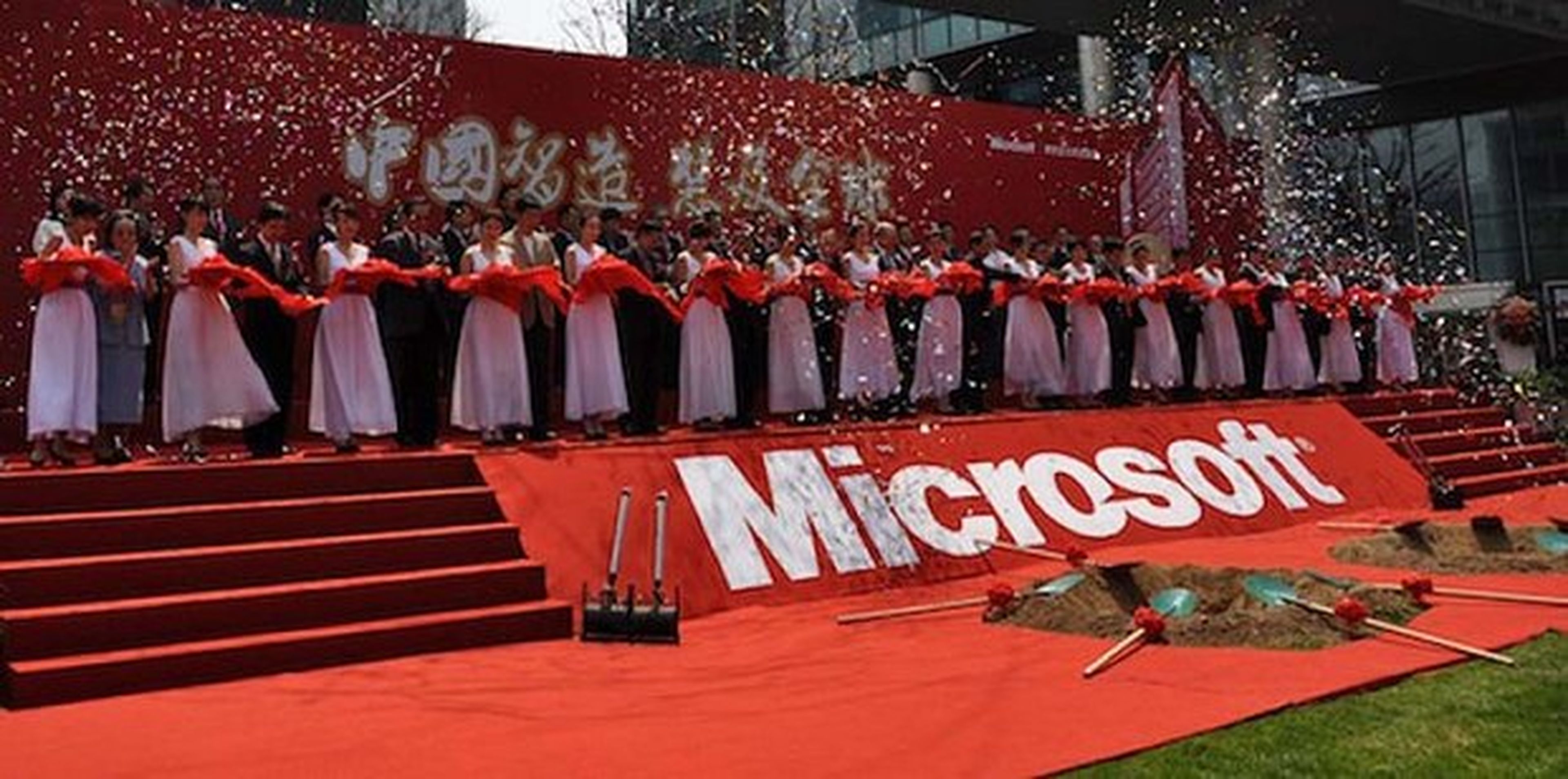 Microsoft regala smartphones a los despedidos en China