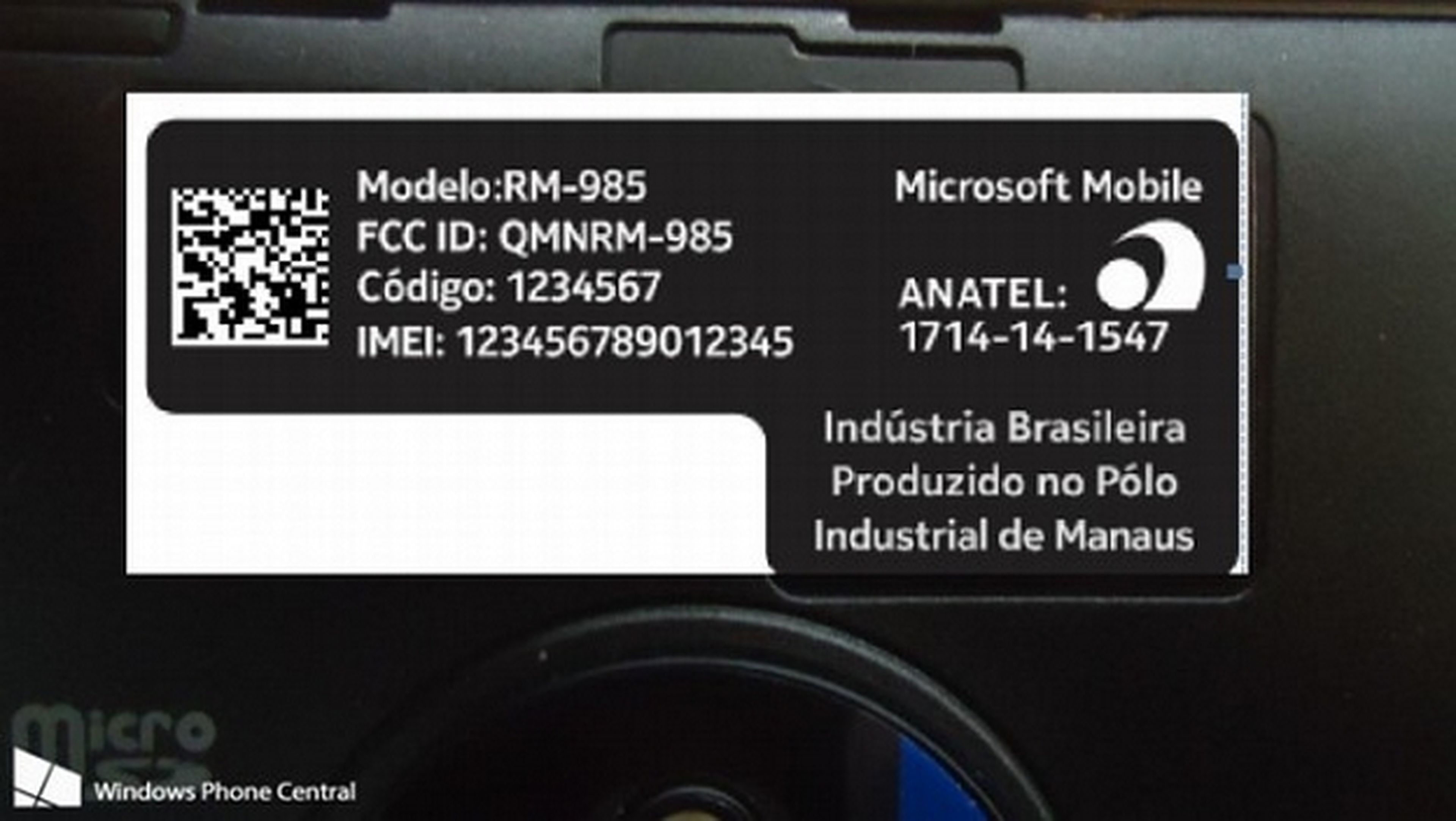 El logo Microsoft Mobile aparece en pegatina del Lumia 830.