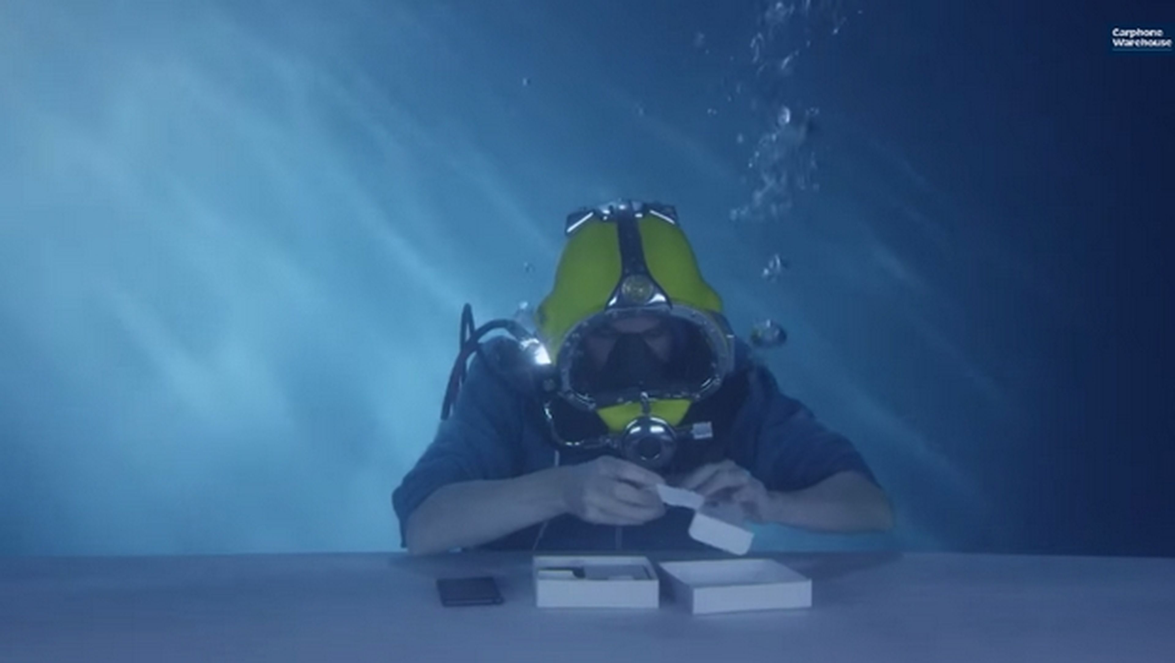 Unboxing submarino del Sony Xperia Z3... ¡Sí! ¡Bajo el agua! (vídeo)