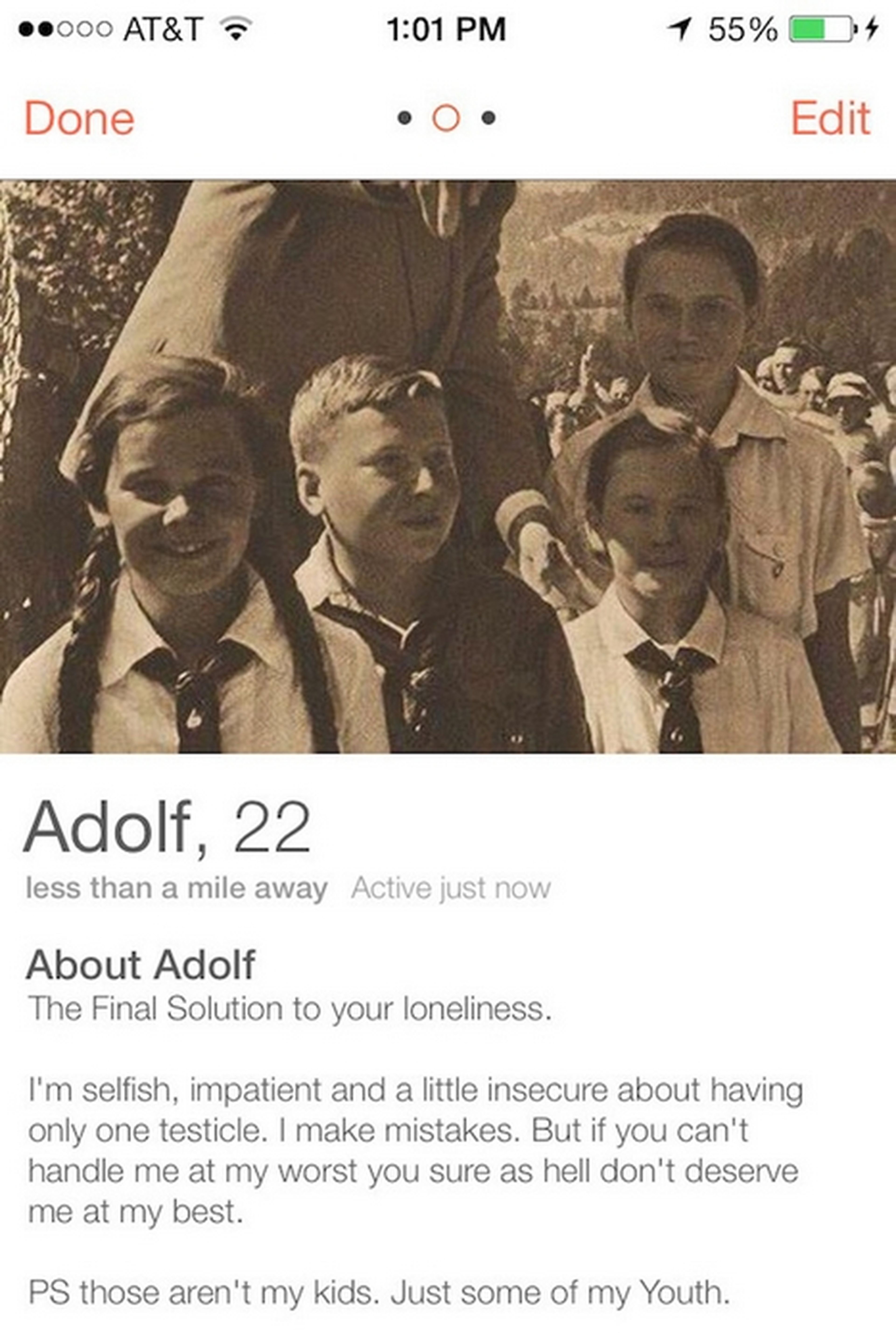 Liga en Tinder con el perfil de Hitler