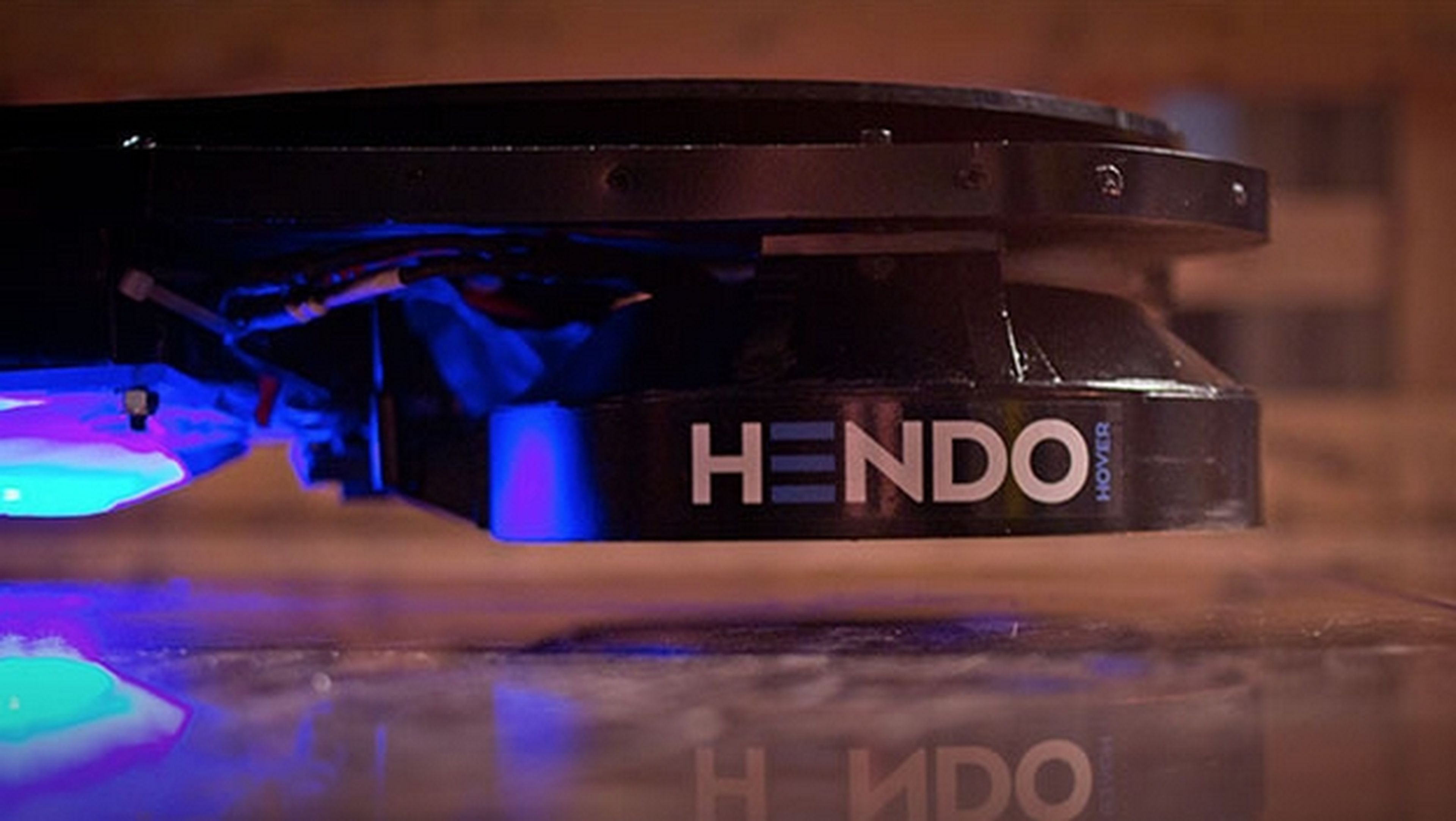 Hendo Hoverboard, el monopatín volador y flotante de Regreso al Futuro es real. A la venta en 2015.