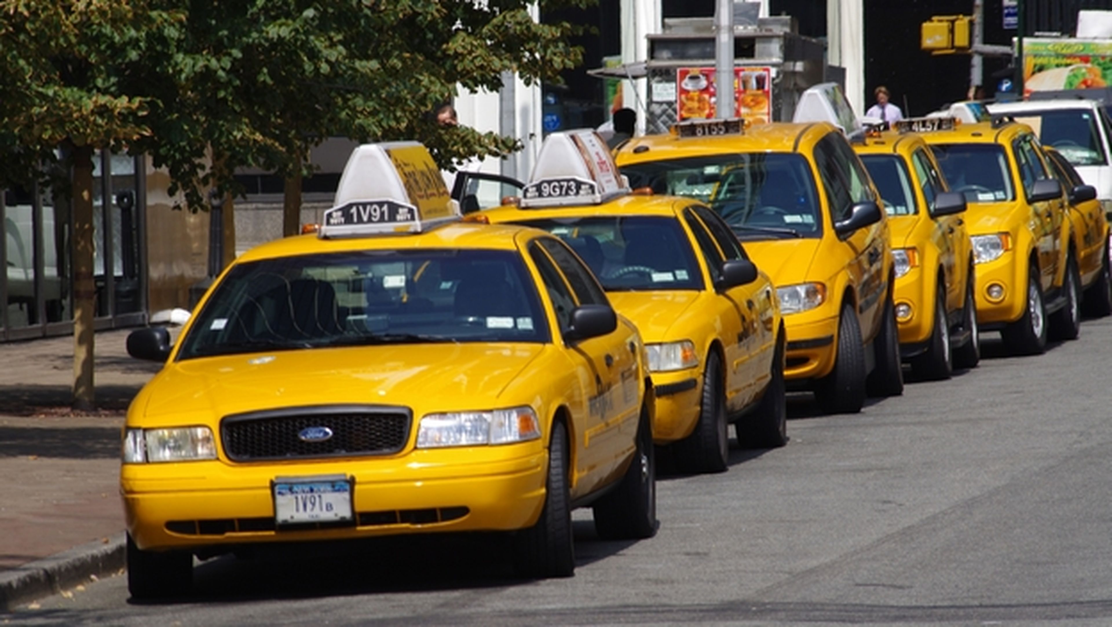Amazon utiliza taxis para repartir paquetes en una hora