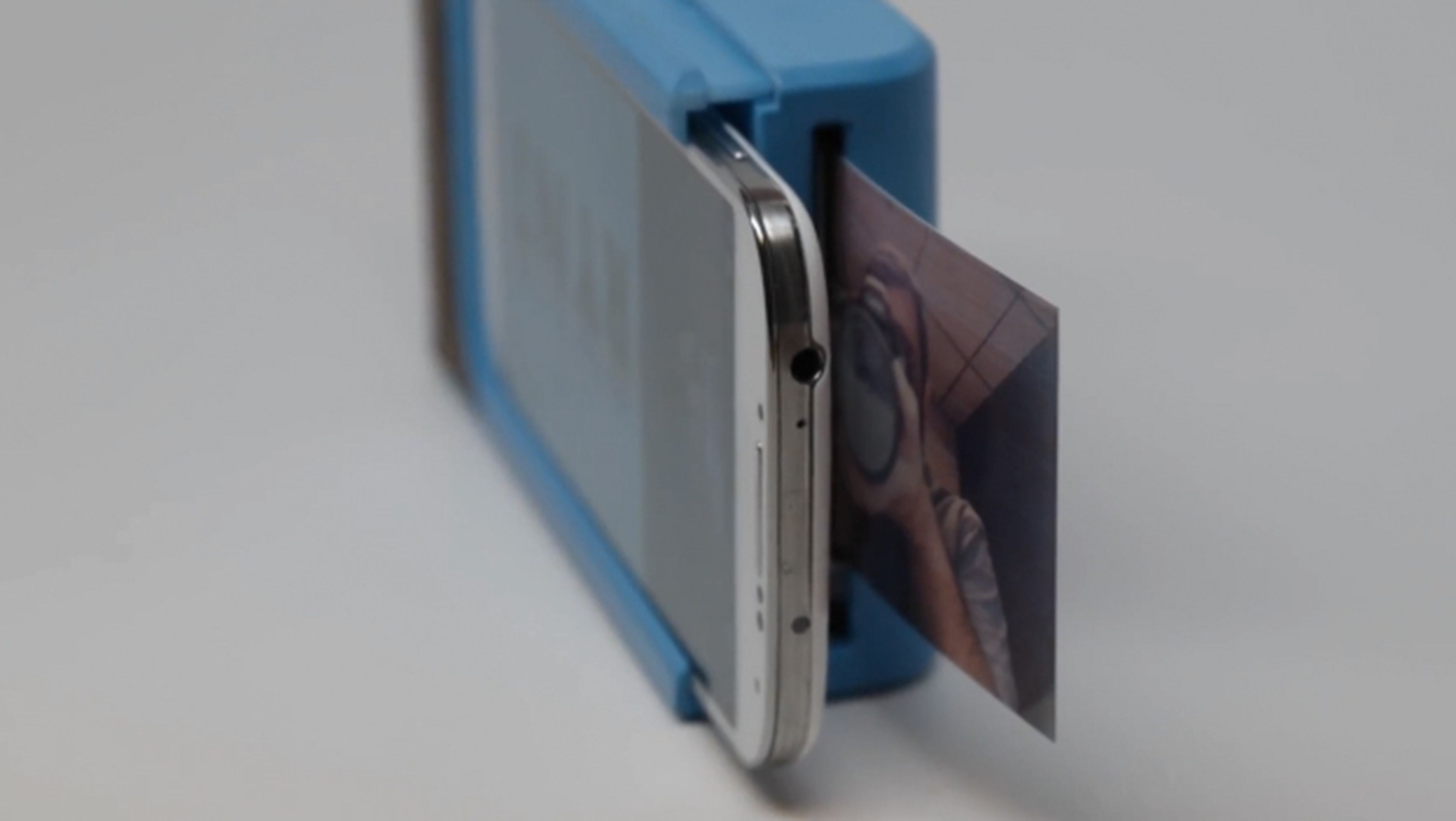 Así es Prynt: la carcasa que hace de tu móvil una Polaroid