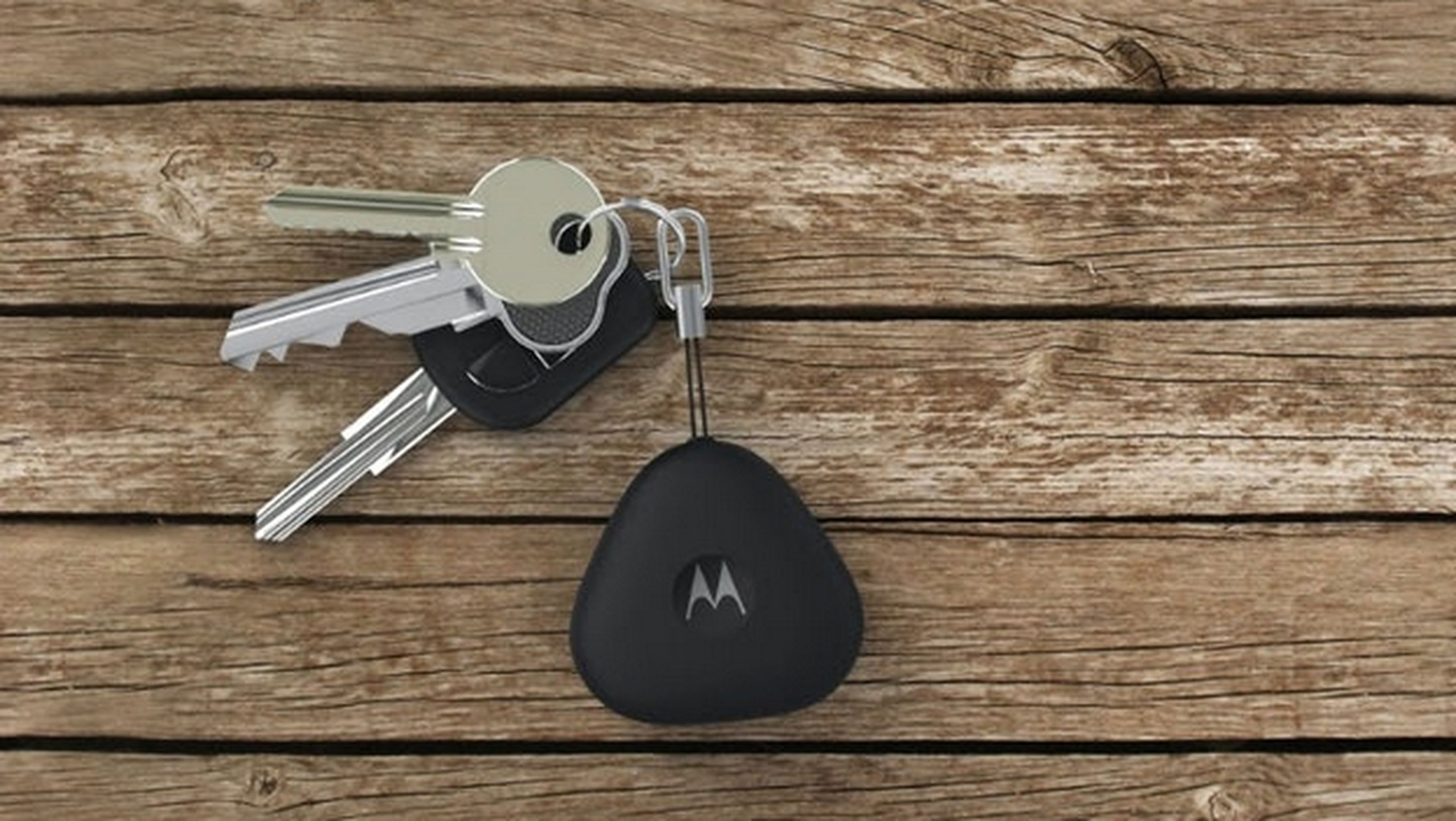 Motorola Keylink, el llavero inteligente que desbloquea tu smartphone iOS o Android, y también localiza móviles perdidos.