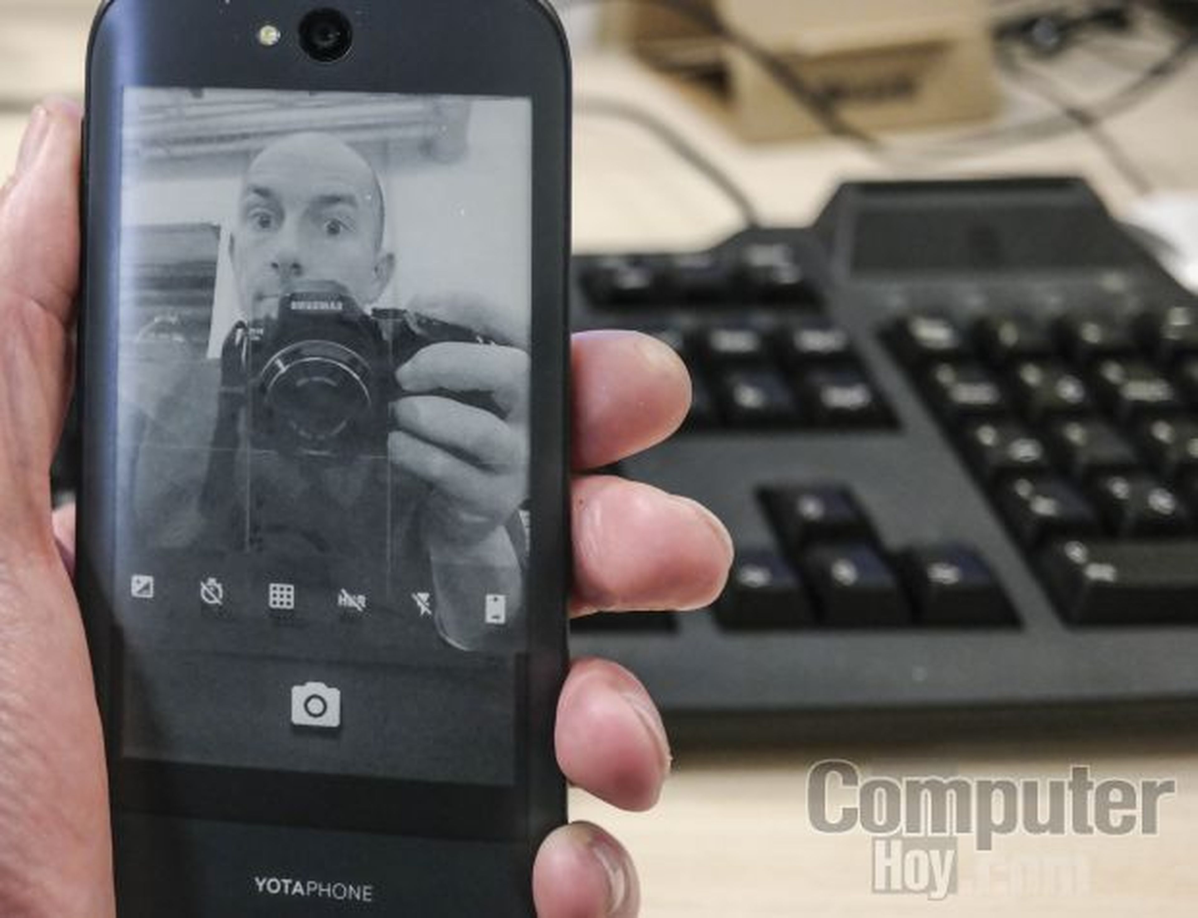 Las apps de la pantalla e-Ink en modo Mirror pasan por hacer selfies con total precisión