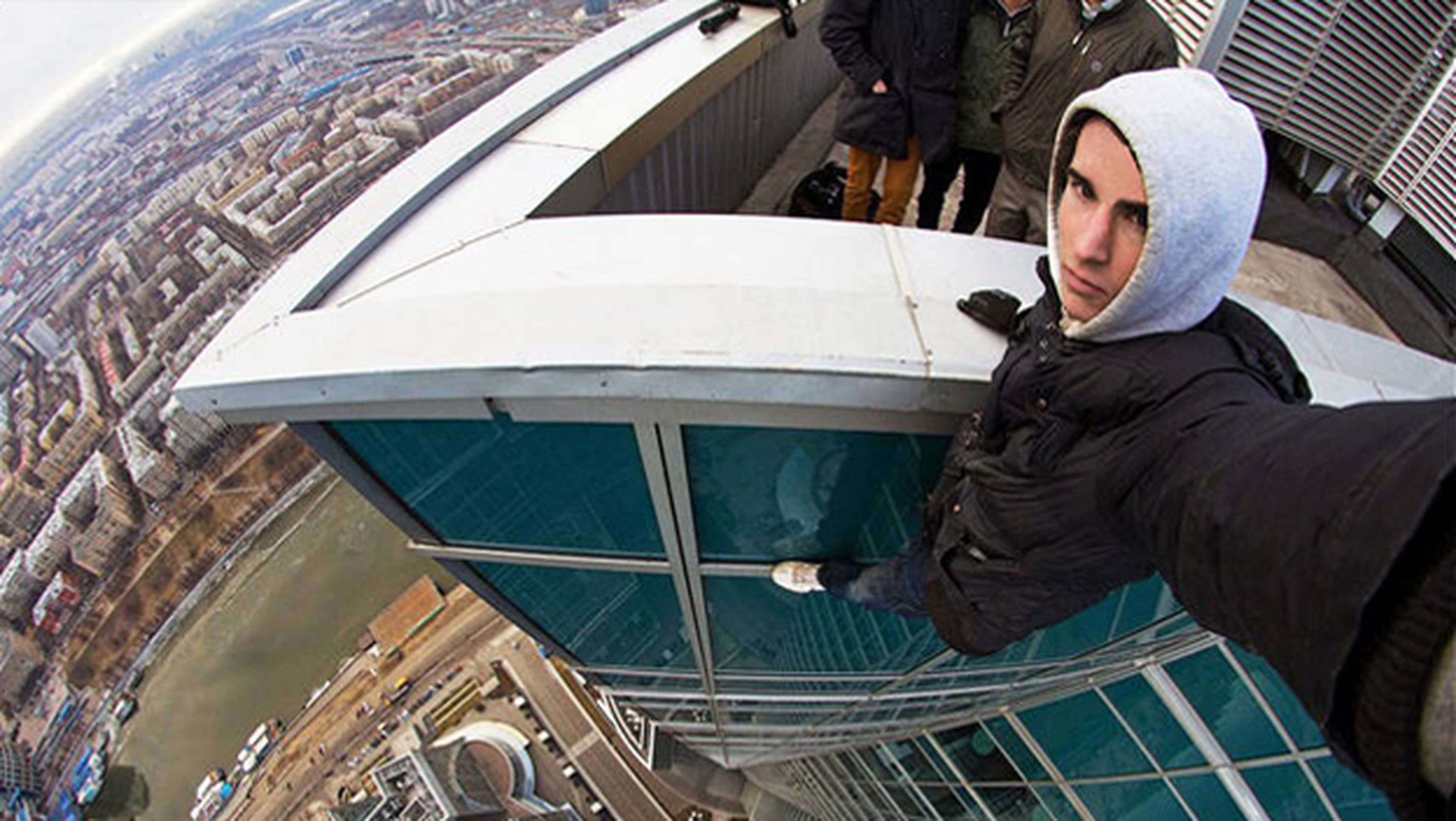 Selfie en lo alto de un rascacielos