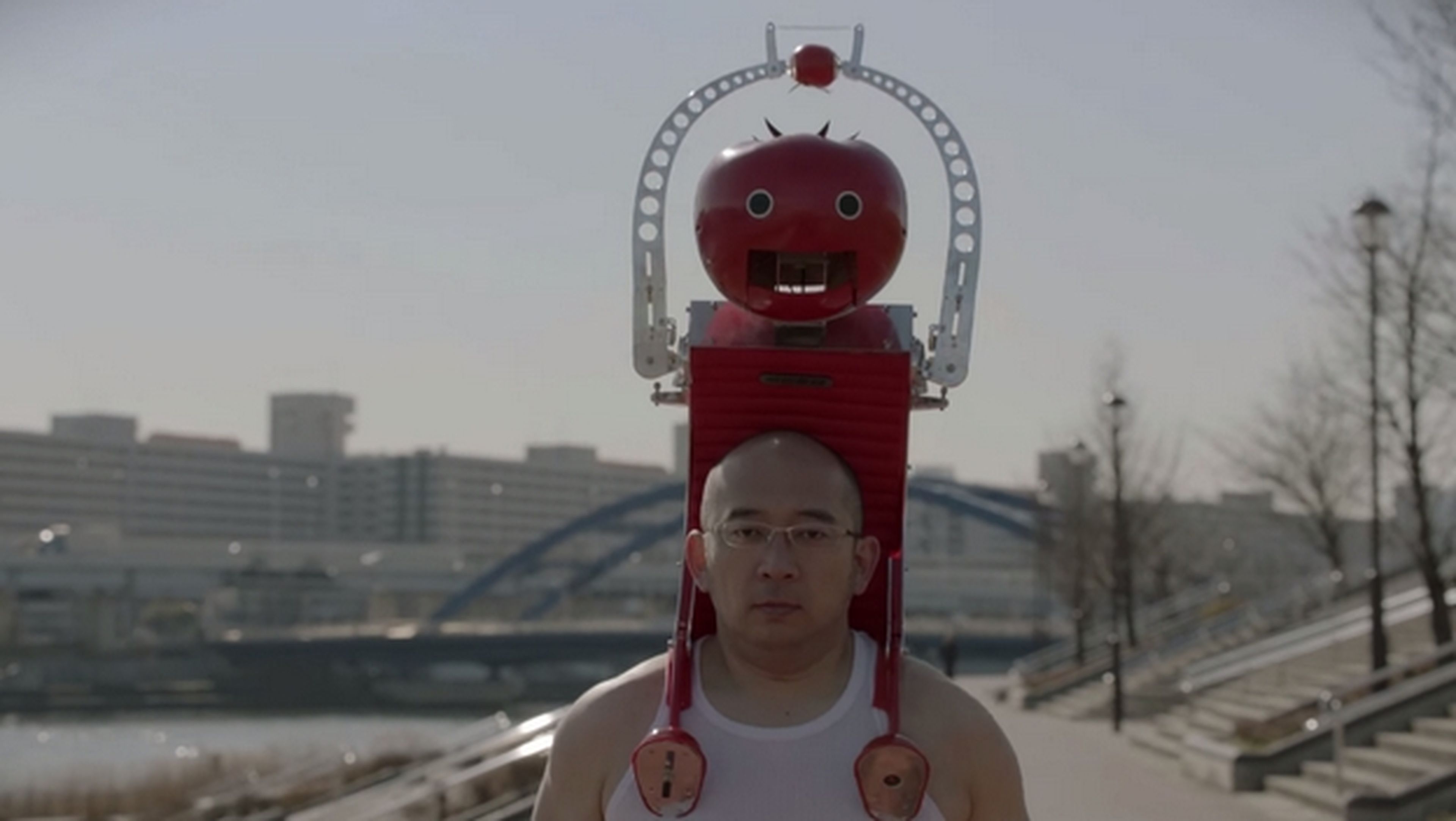 Tomatan, el robot que te alimenta con tomates mientras haces running