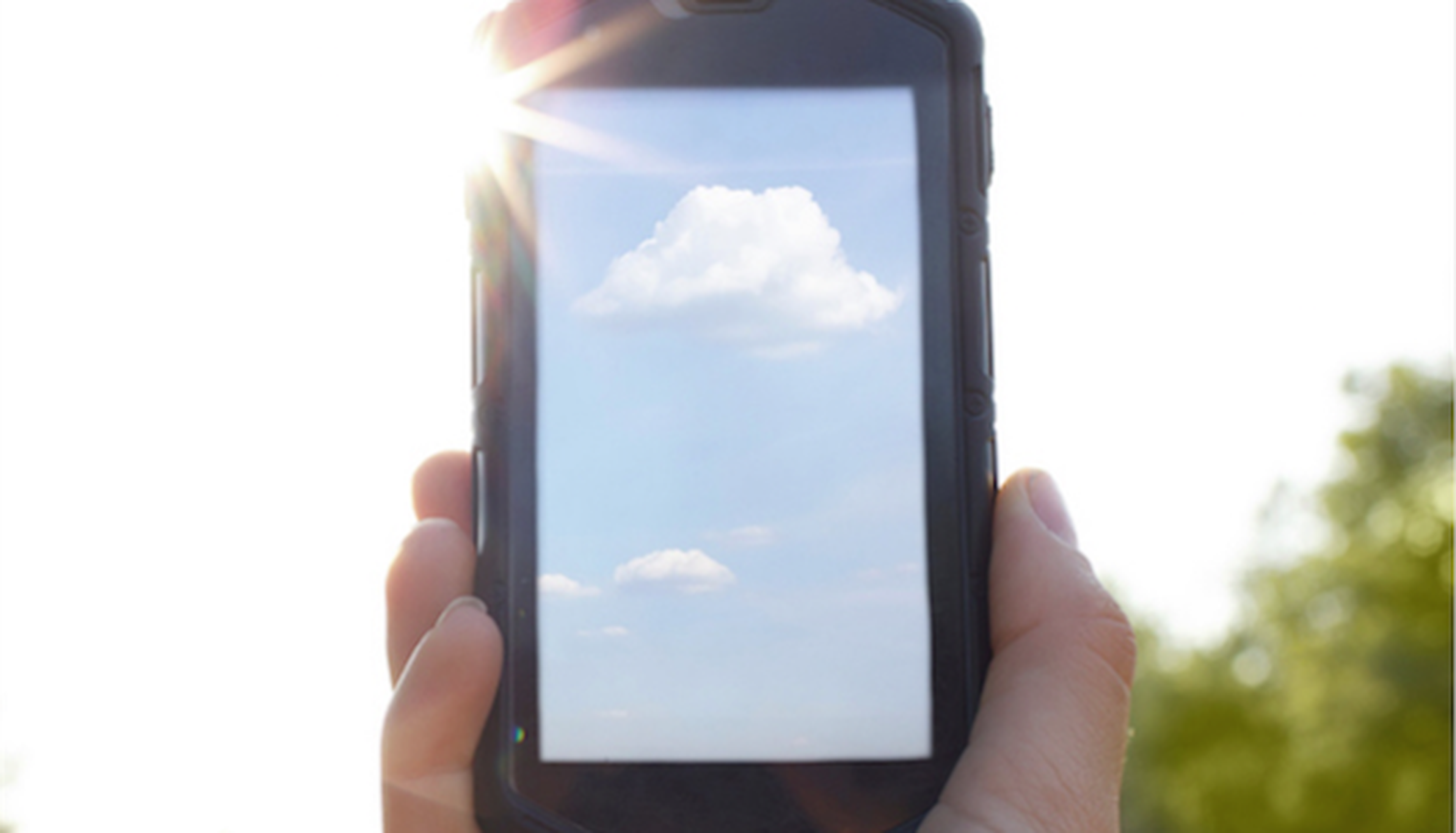 Kayocera lanza un smartphone que podrás cargar con el sol