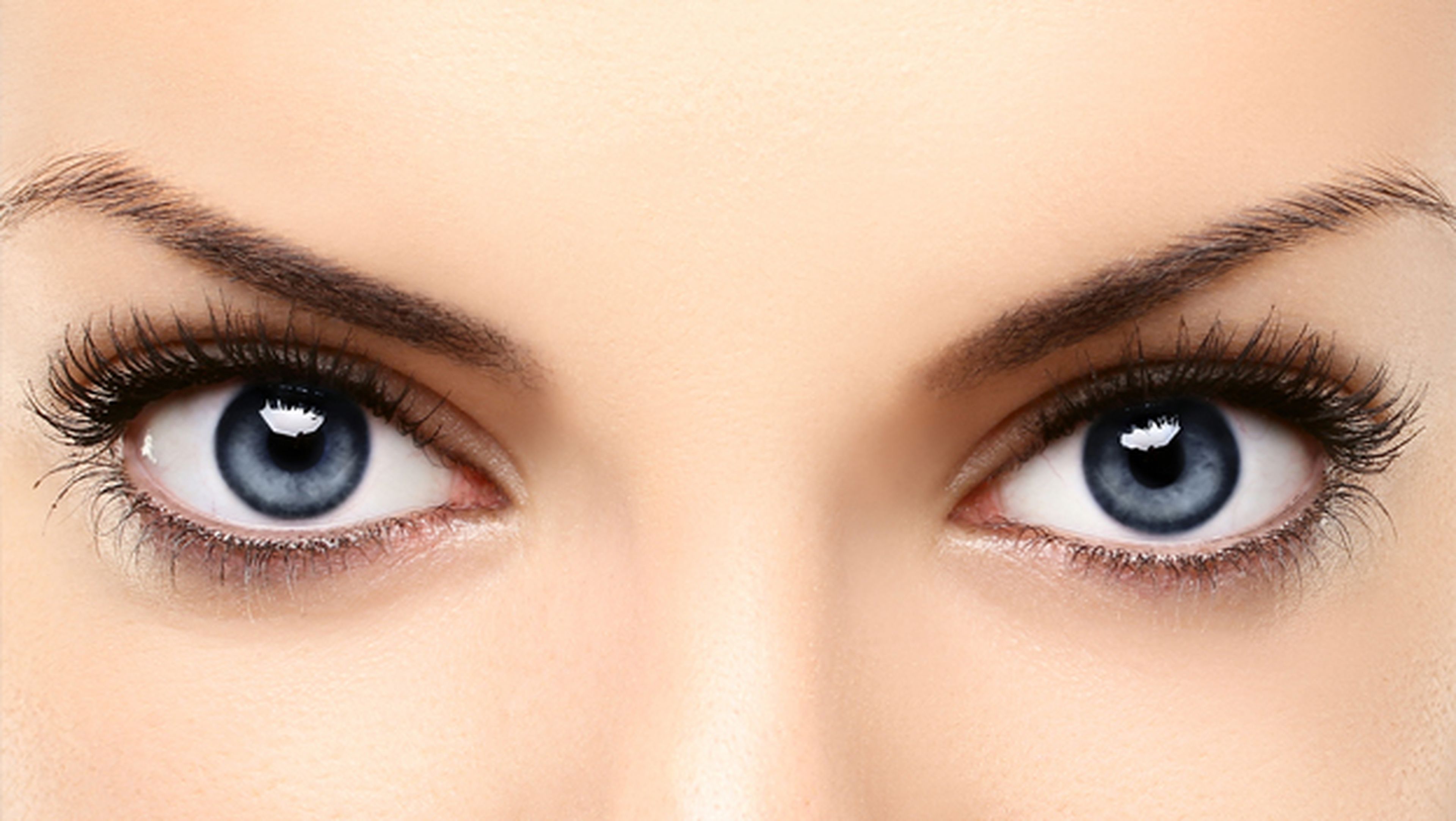 ya es posible cambiar el color de tus ojos de marrón a azul