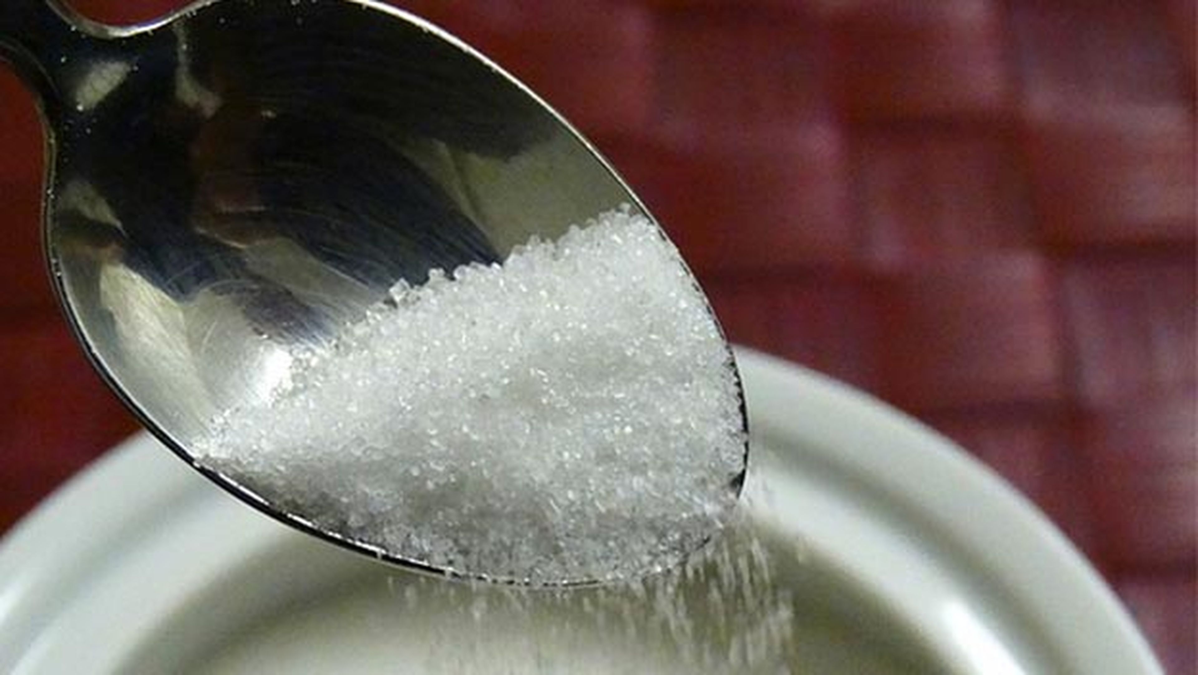 OMS sugiere no superar 12 cucharillas azúcar día