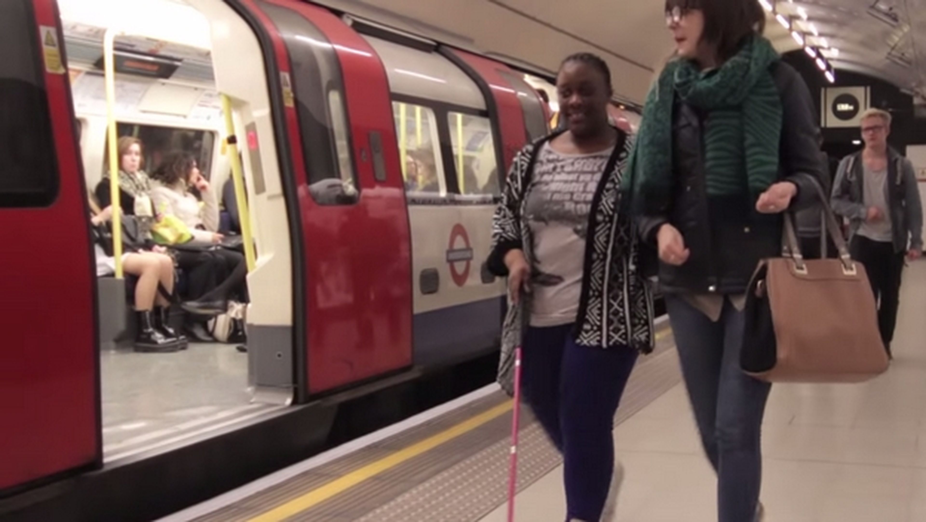 Balizas Bluetooth guiarán a personas ciegas en el metro de Londres.