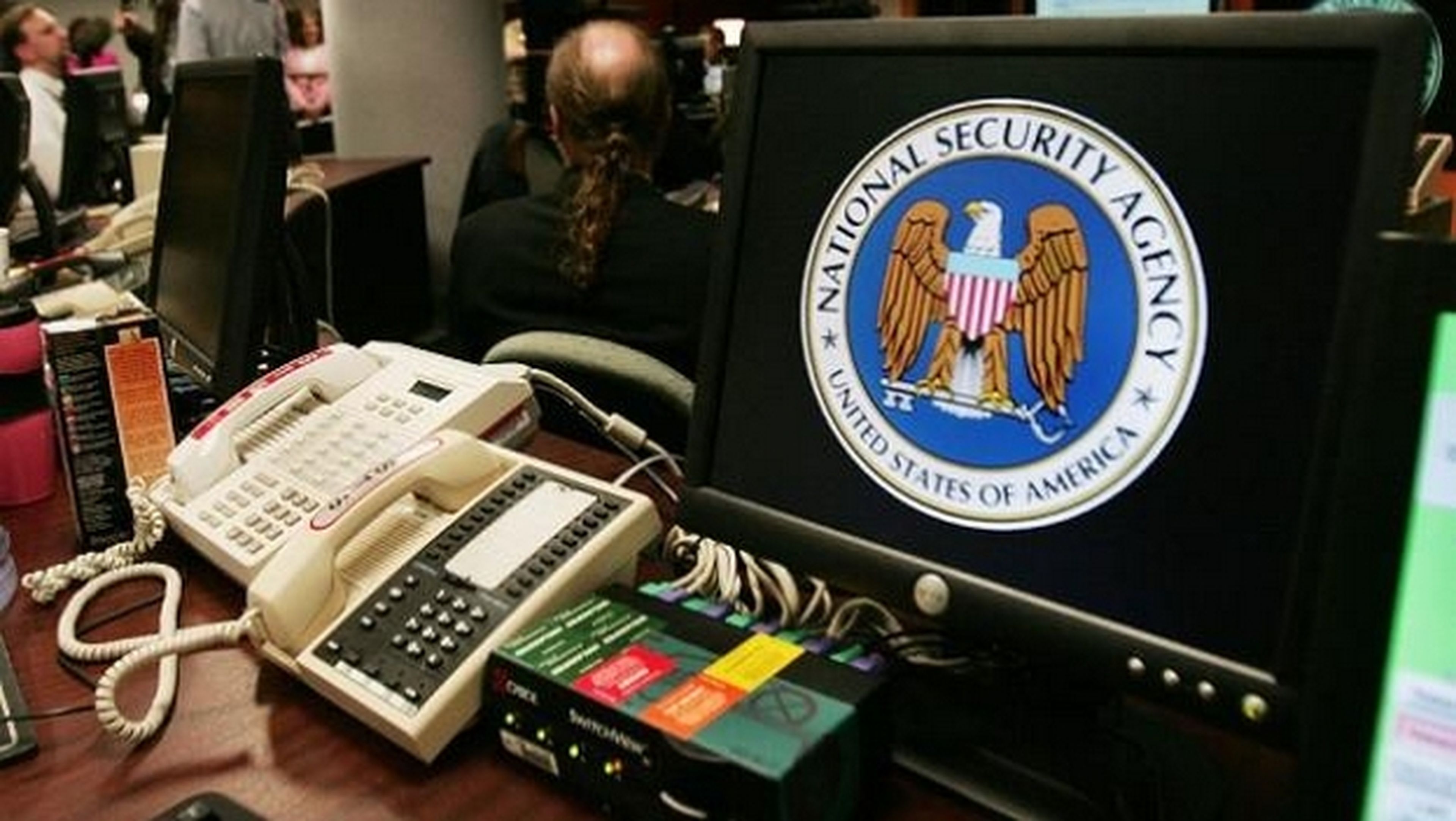 Wikipedia y el iPhone se enfrentan a la NSA y la CIA.