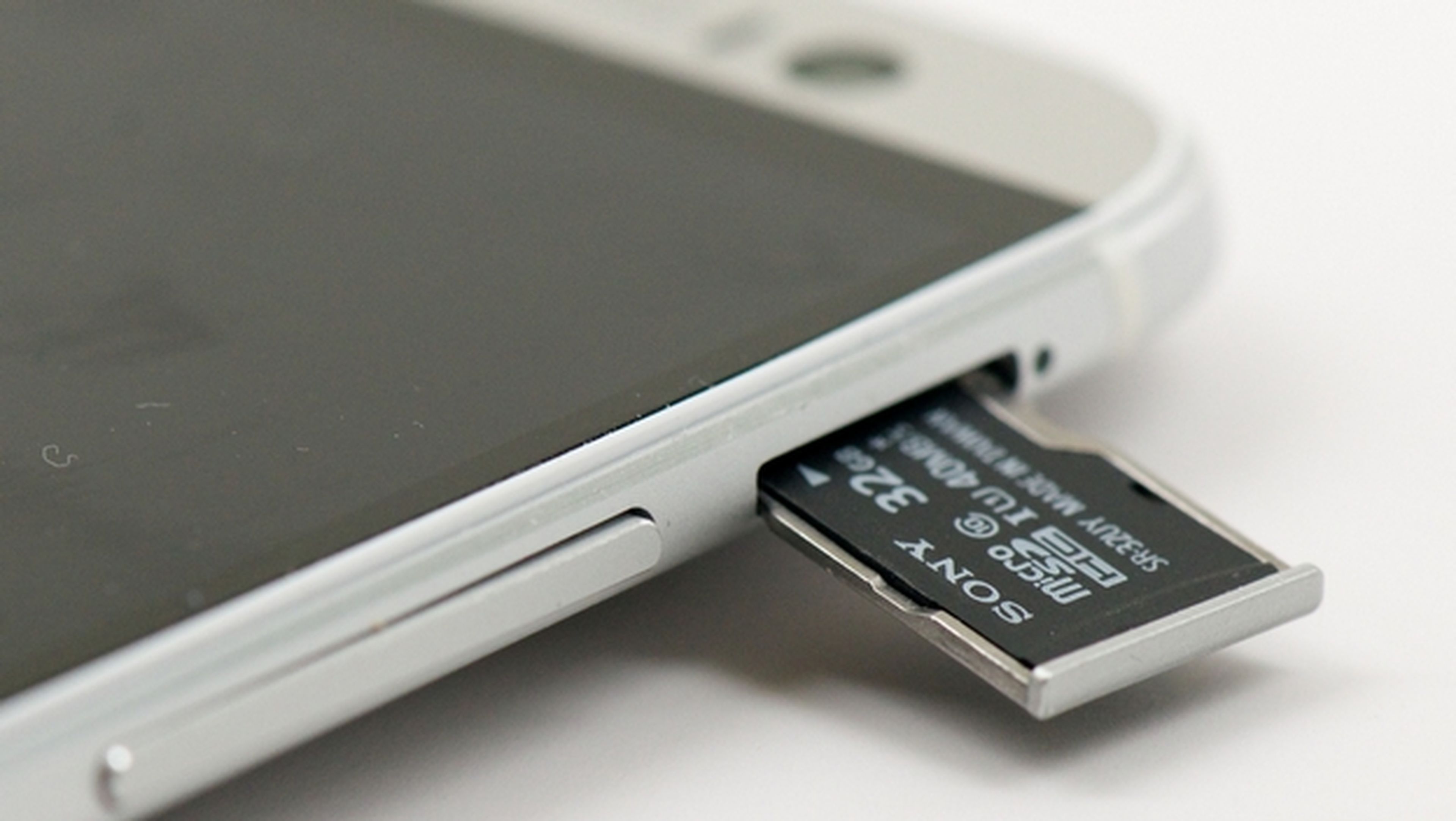 Samsung quiere eliminar las tarjetas microSD en los móviles.