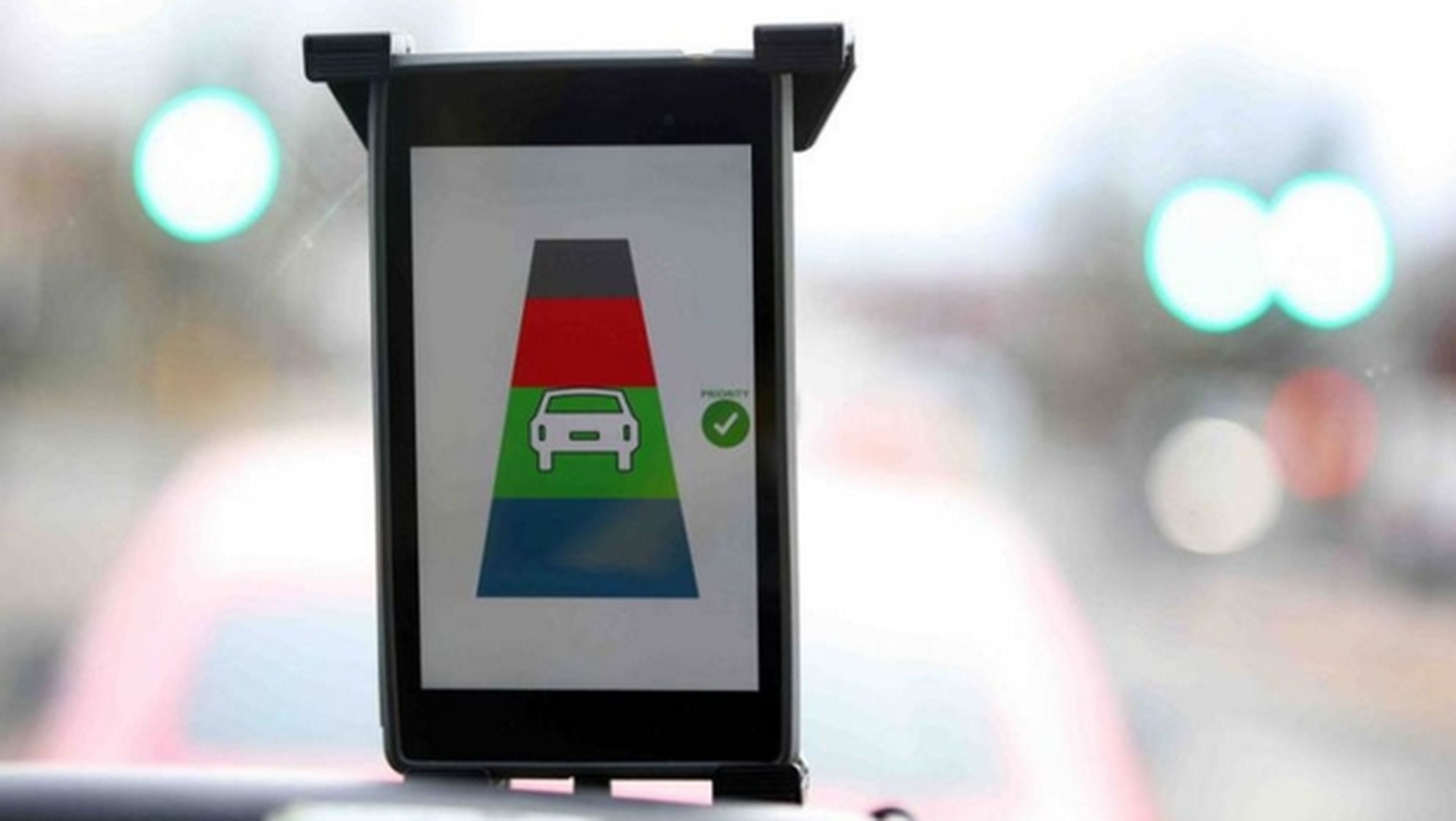 Gadget para conductores cambia el semáforo de rojo a verde.