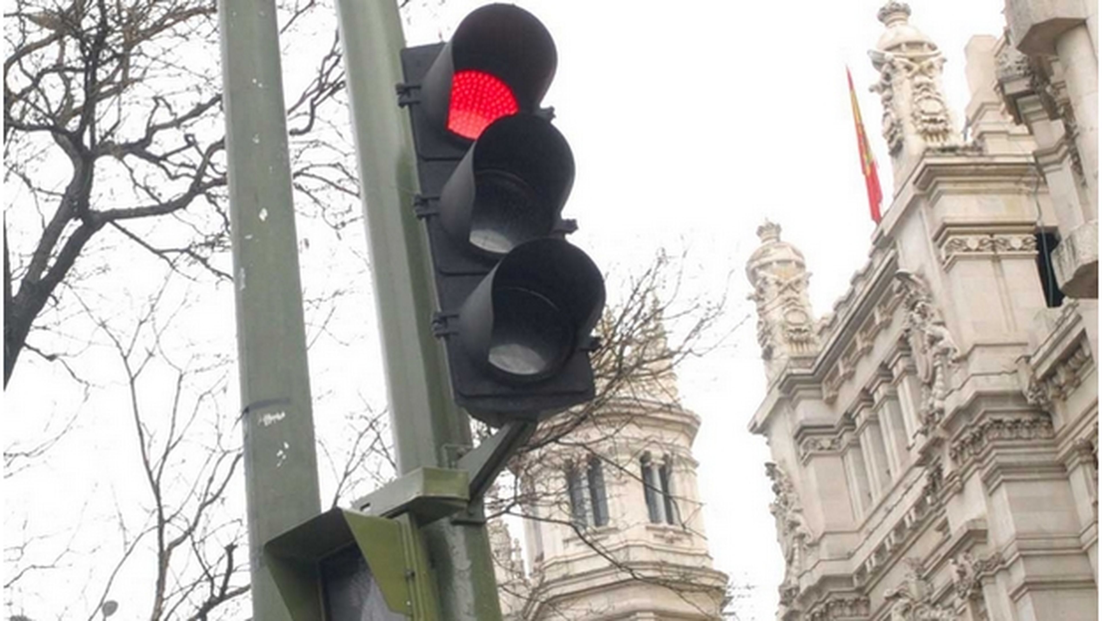 Gadget cambia semáforo de rojo a verde